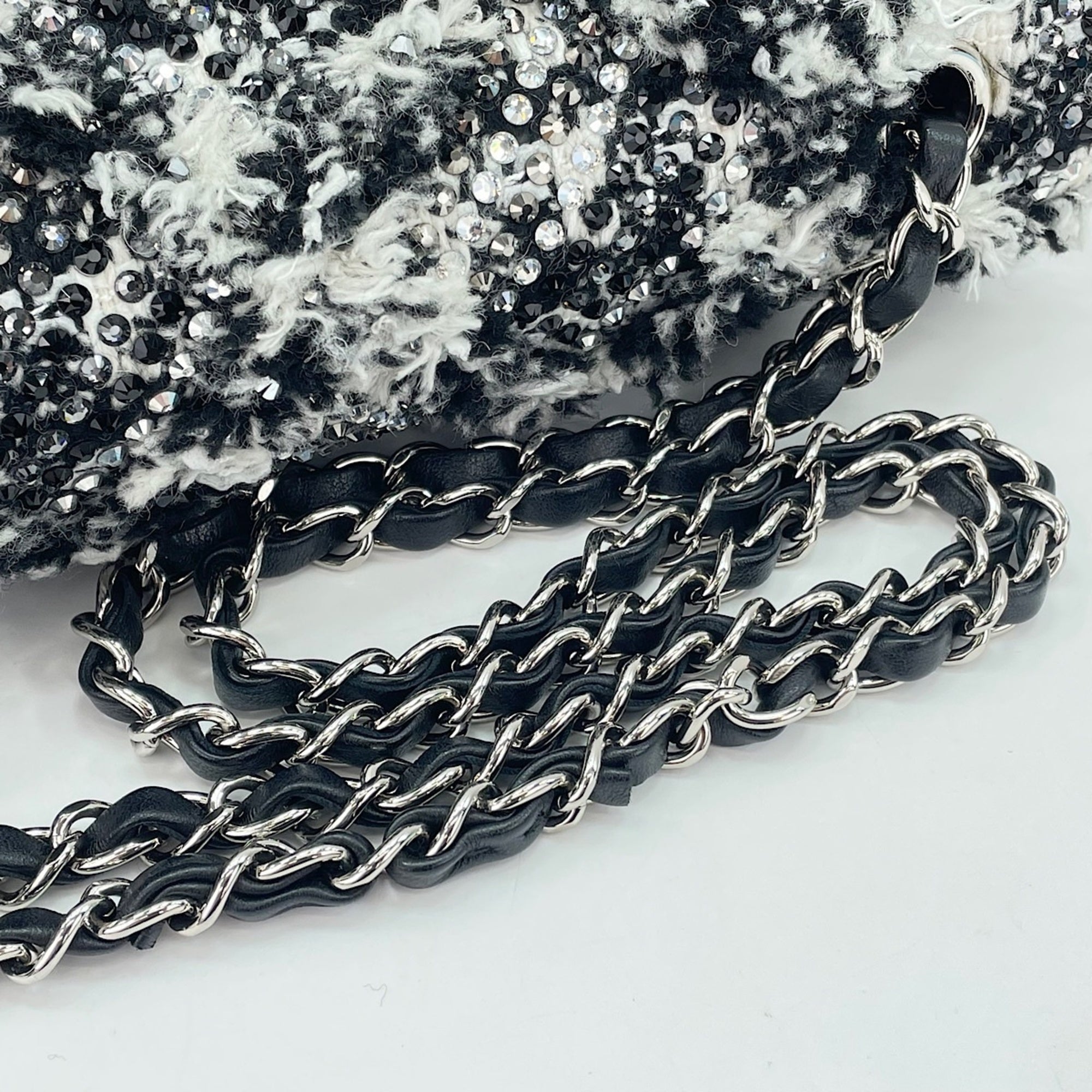 Chanel Black Shoulder Bag (Pre-Owned)