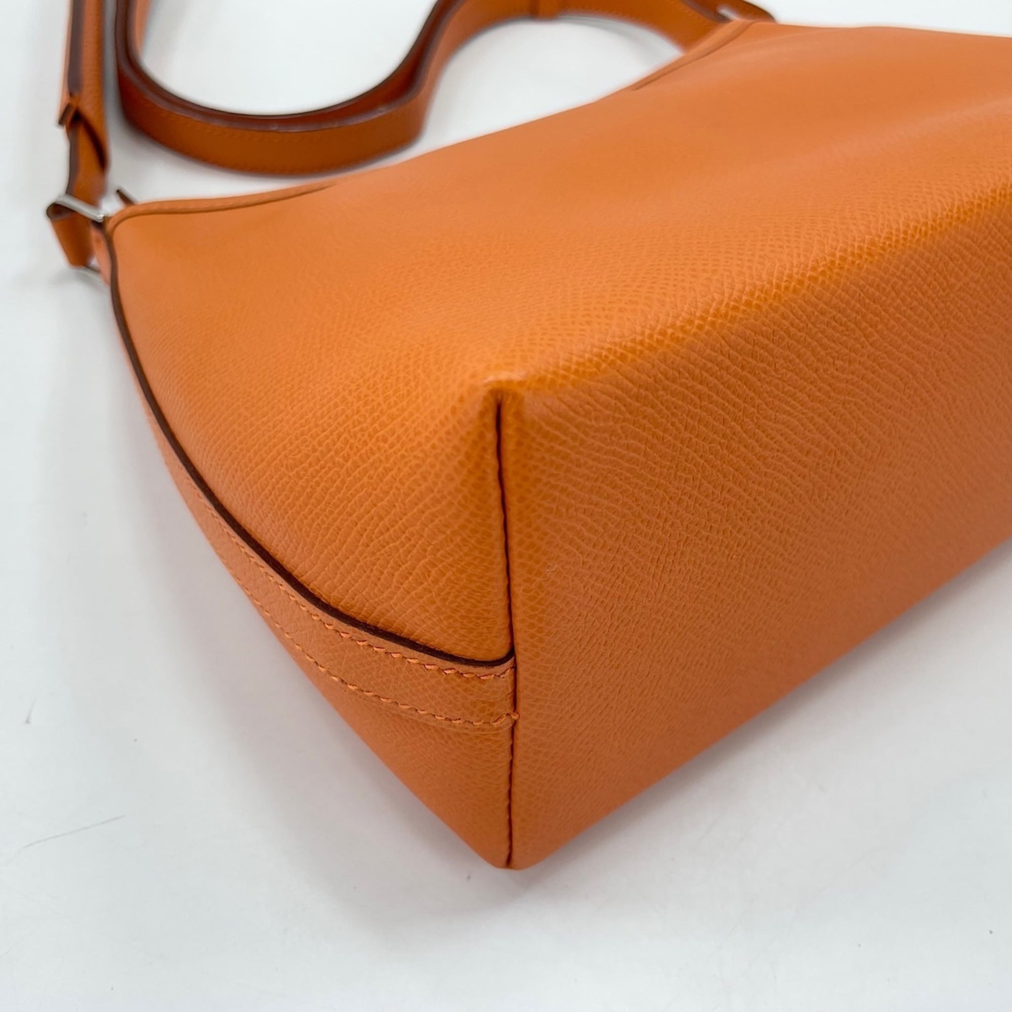 Hermes Orange Shoulder Bag (Pre-Owned)