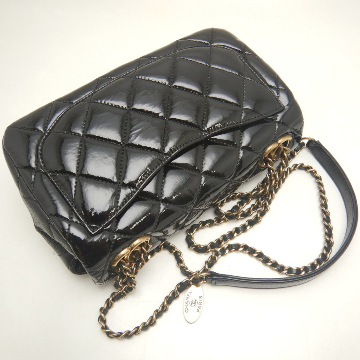 Chanel Matelasse Black Patent Leather Shoulder Bag (Pre-Owned)