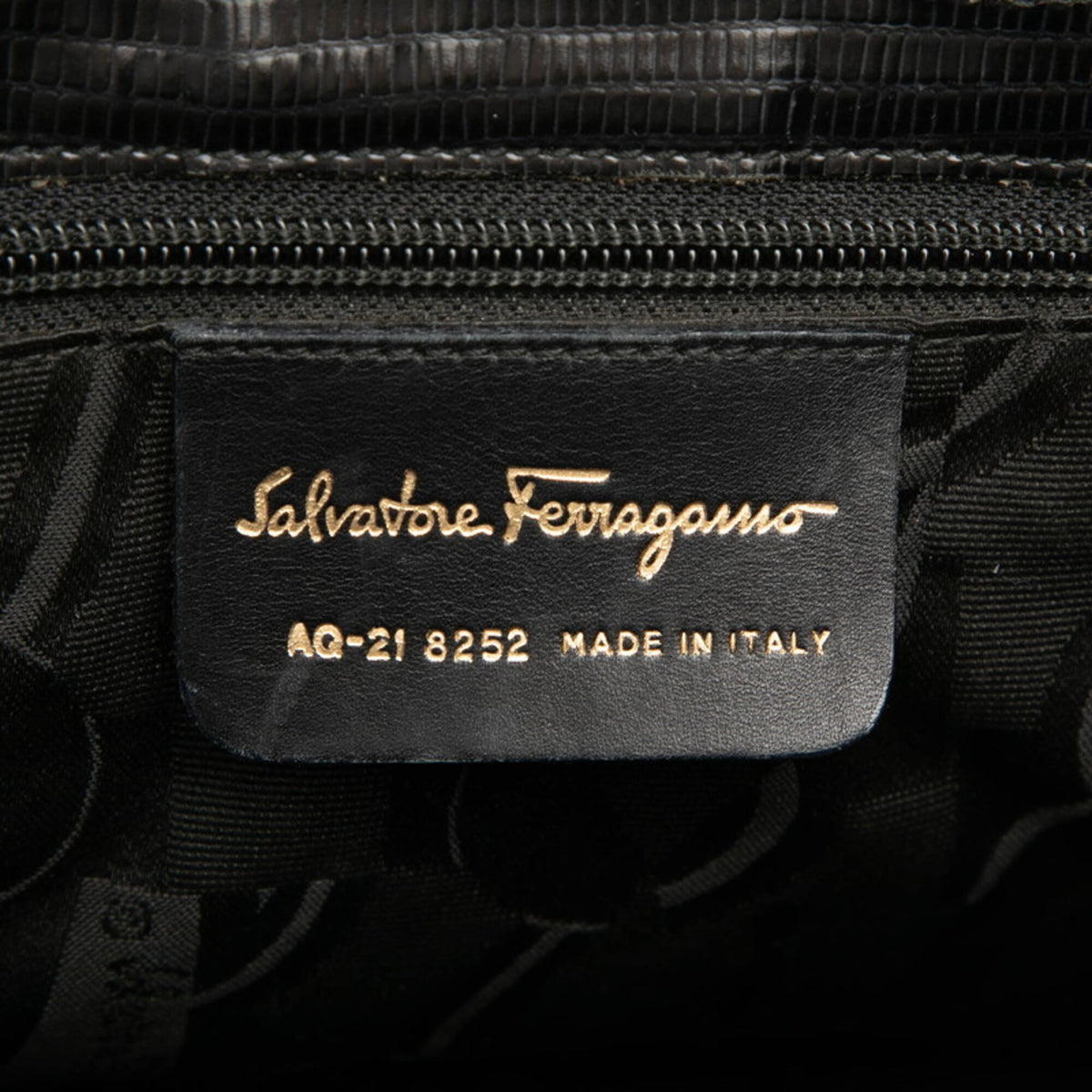 Salvatore Ferragamo Vara Black Leather Handbag Shoulder Bag (Pre-Owned)