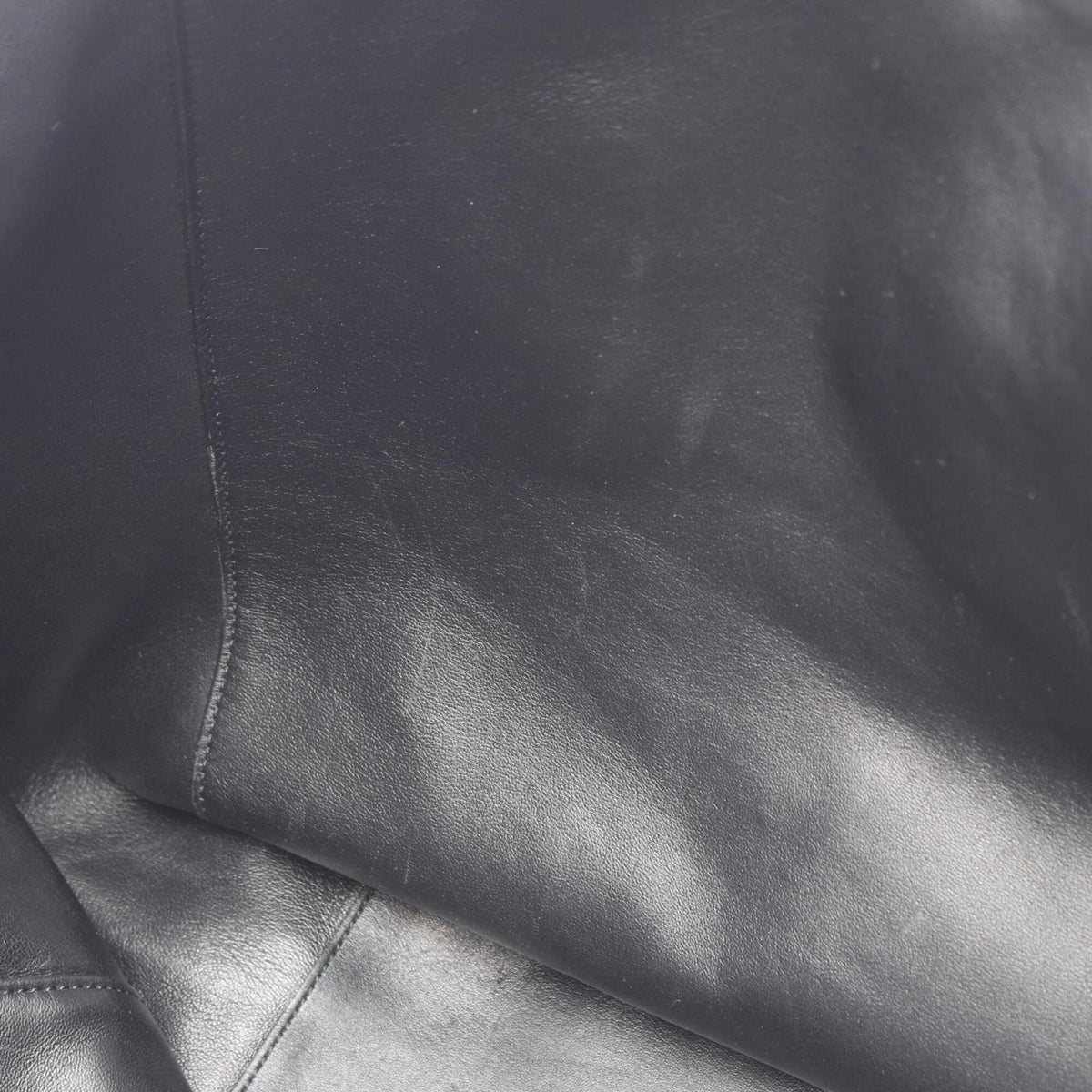 Valentino Black Leather Handbag (Pre-Owned)