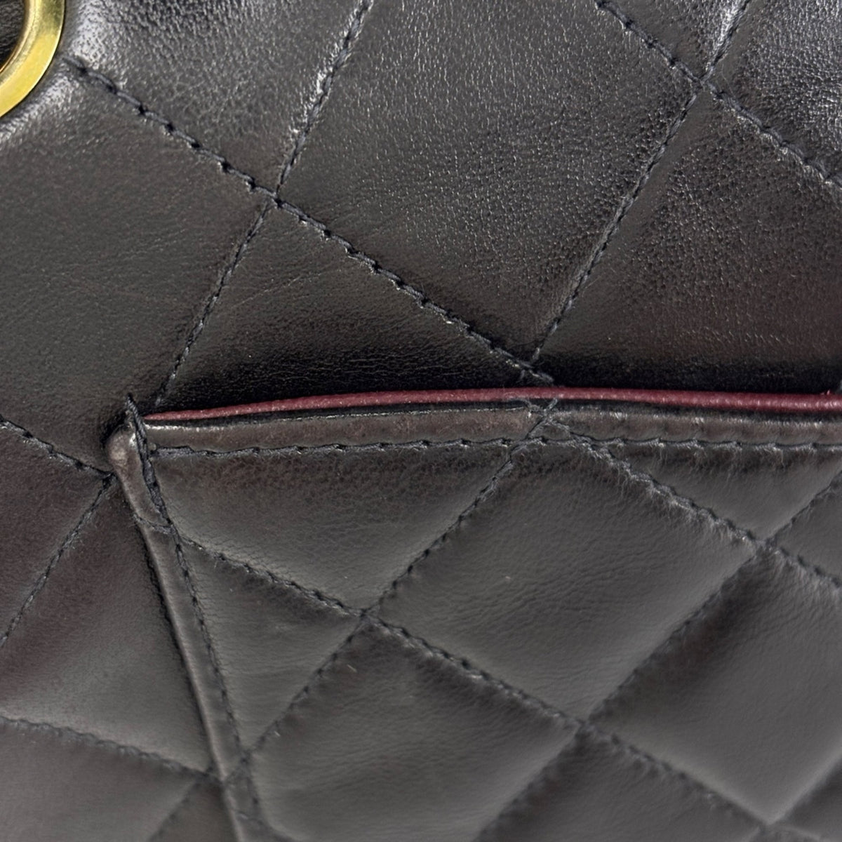 Chanel Matelasse Black Leather Shoulder Bag (Pre-Owned)