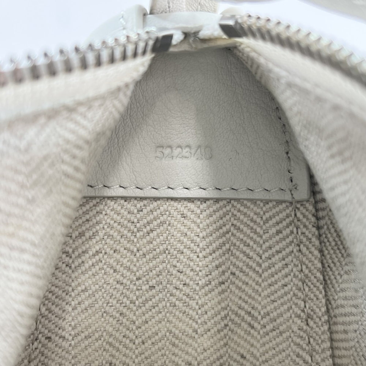 Loewe White Leather Handbag Shoulder Bag (Pre-Owned)