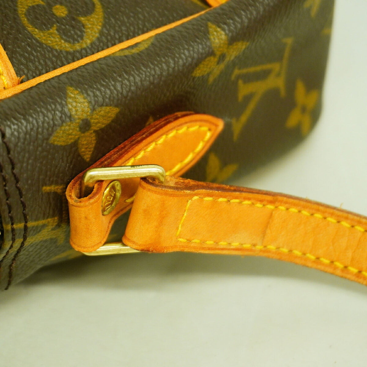 Louis Vuitton Brown Shoulder Bag (Pre-Owned)