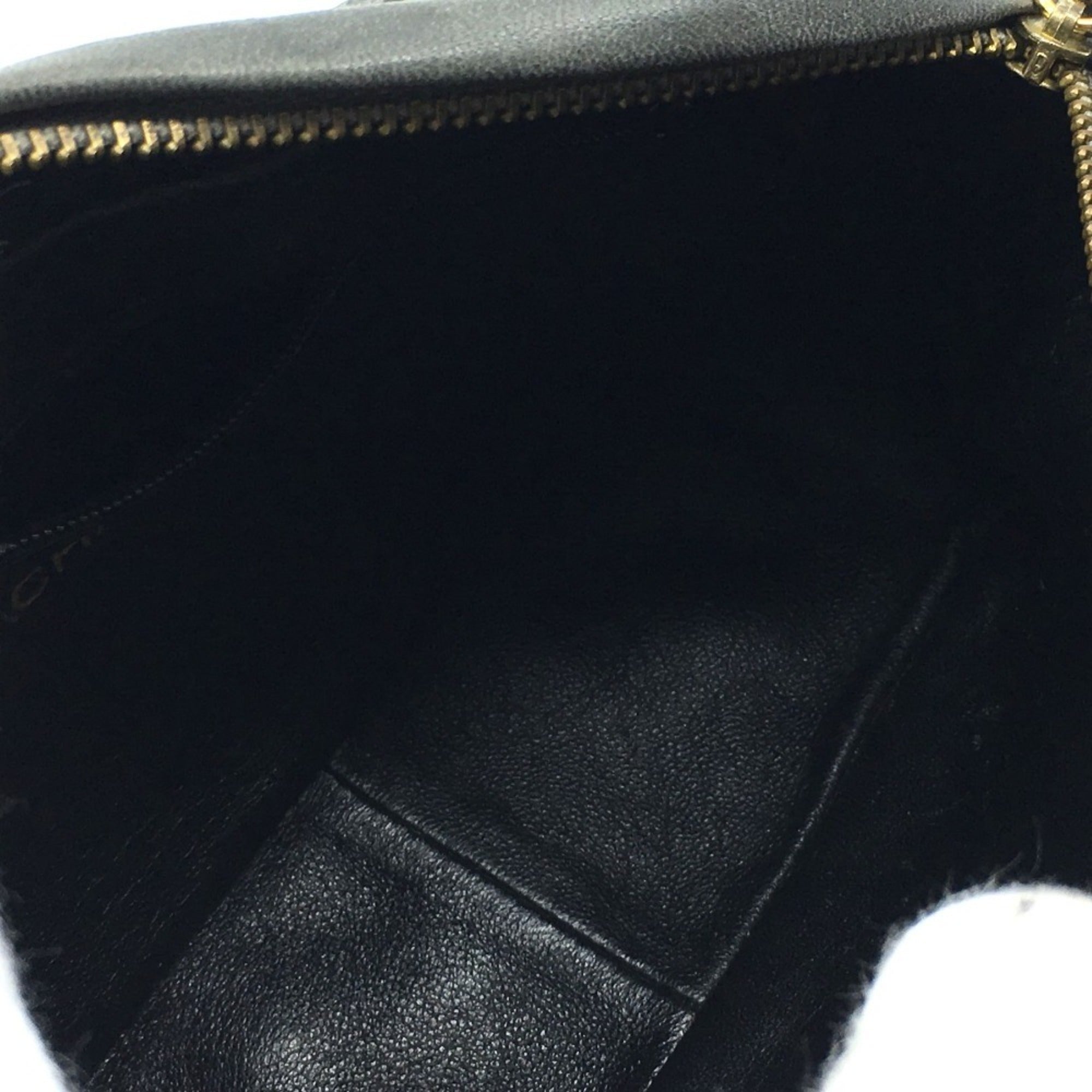 Chanel Gray Leather Shoulder Bag (Pre-Owned)