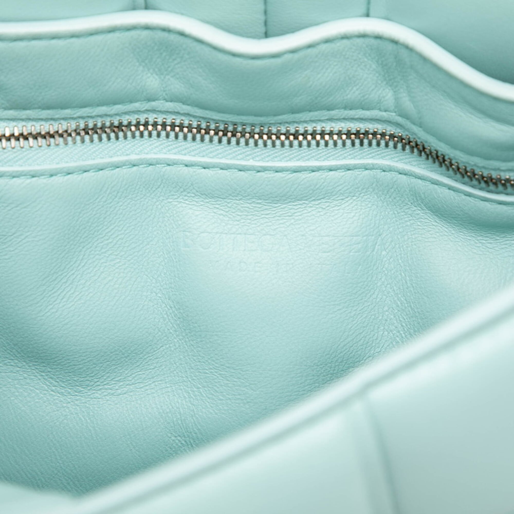 Bottega Veneta Blue Leather Shoulder Bag (Pre-Owned)
