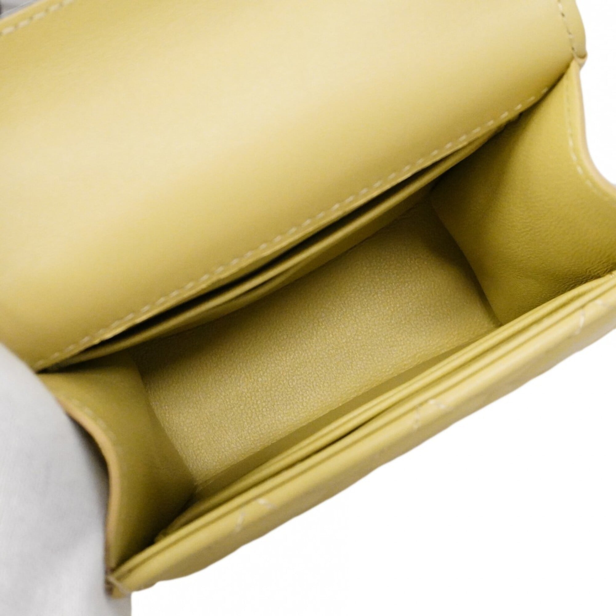 Chanel Beige Leather Handbag (Pre-Owned)