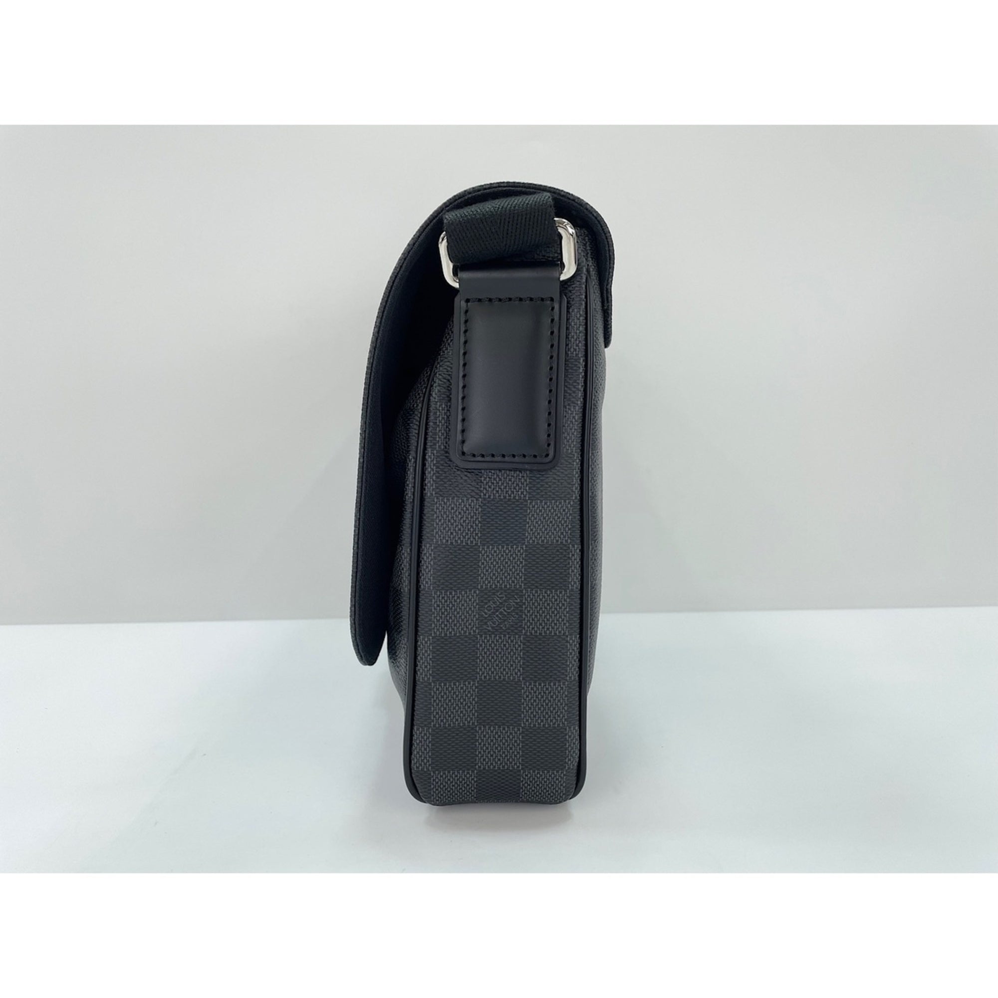 Louis Vuitton Black Shoulder Bag (Pre-Owned)
