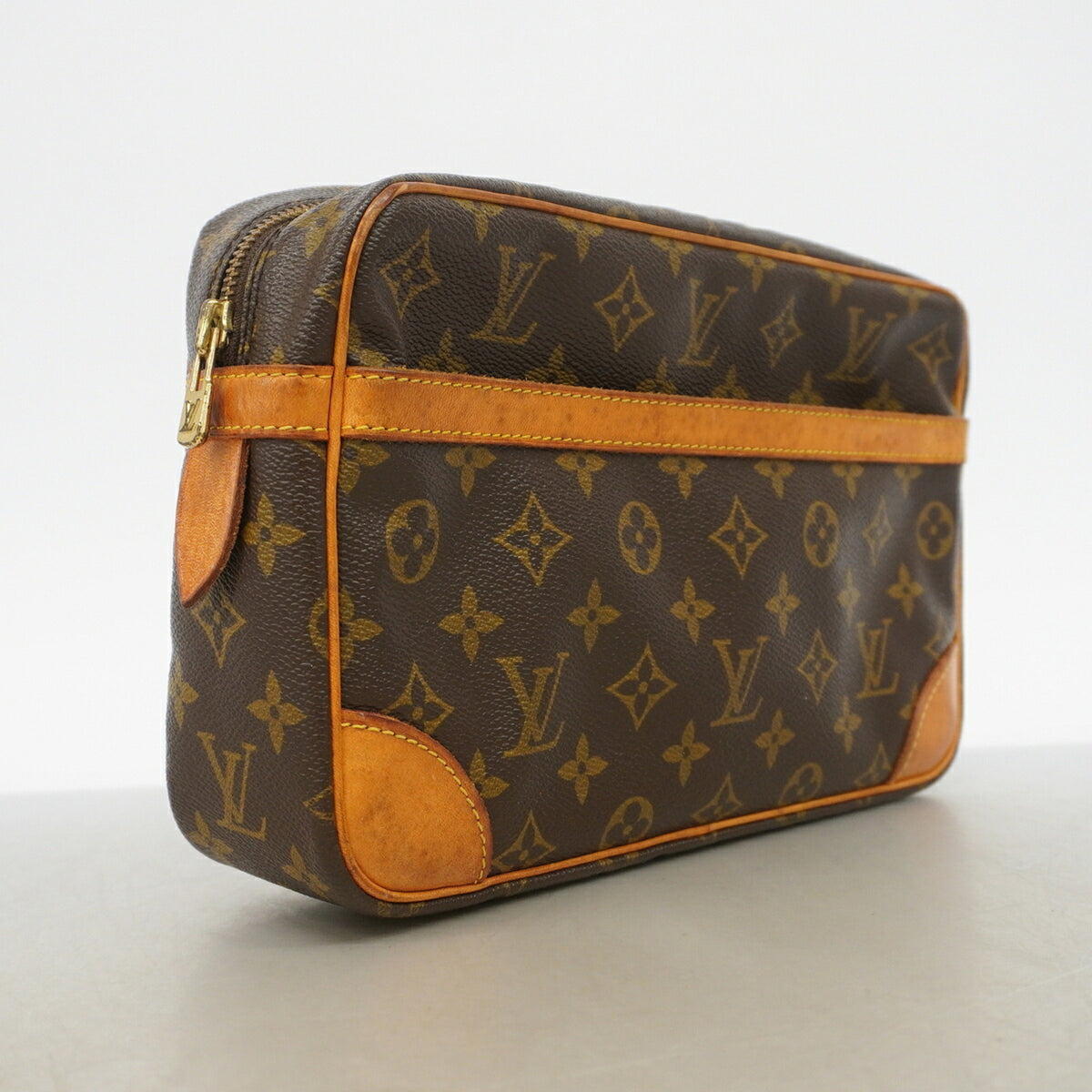Louis Vuitton Brown Clutch Bag (Pre-Owned)