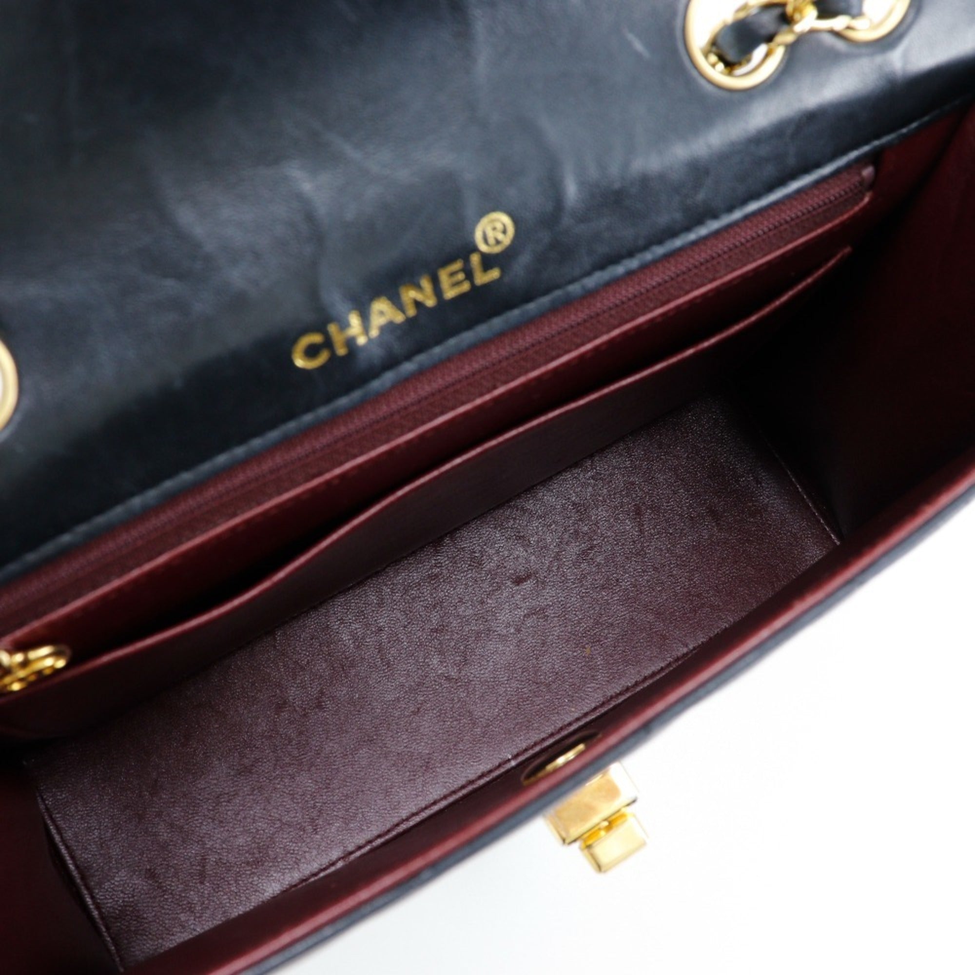 Chanel Black Leather Shoulder Bag (Pre-Owned)