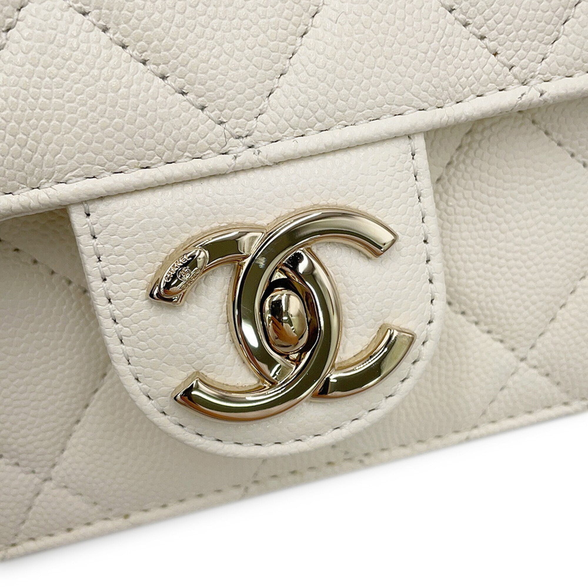 Chanel Matelasse White Grained Calfskin Handbag Shoulder Bag (Pre-Owned)