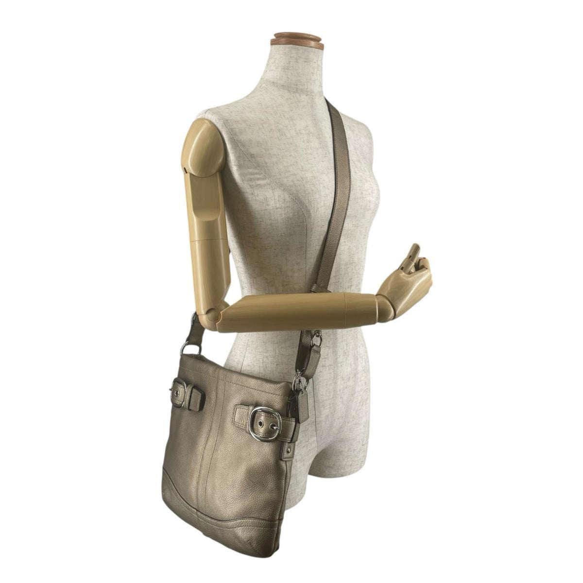 Coach Gold Leather Shoulder Bag (Pre-Owned)