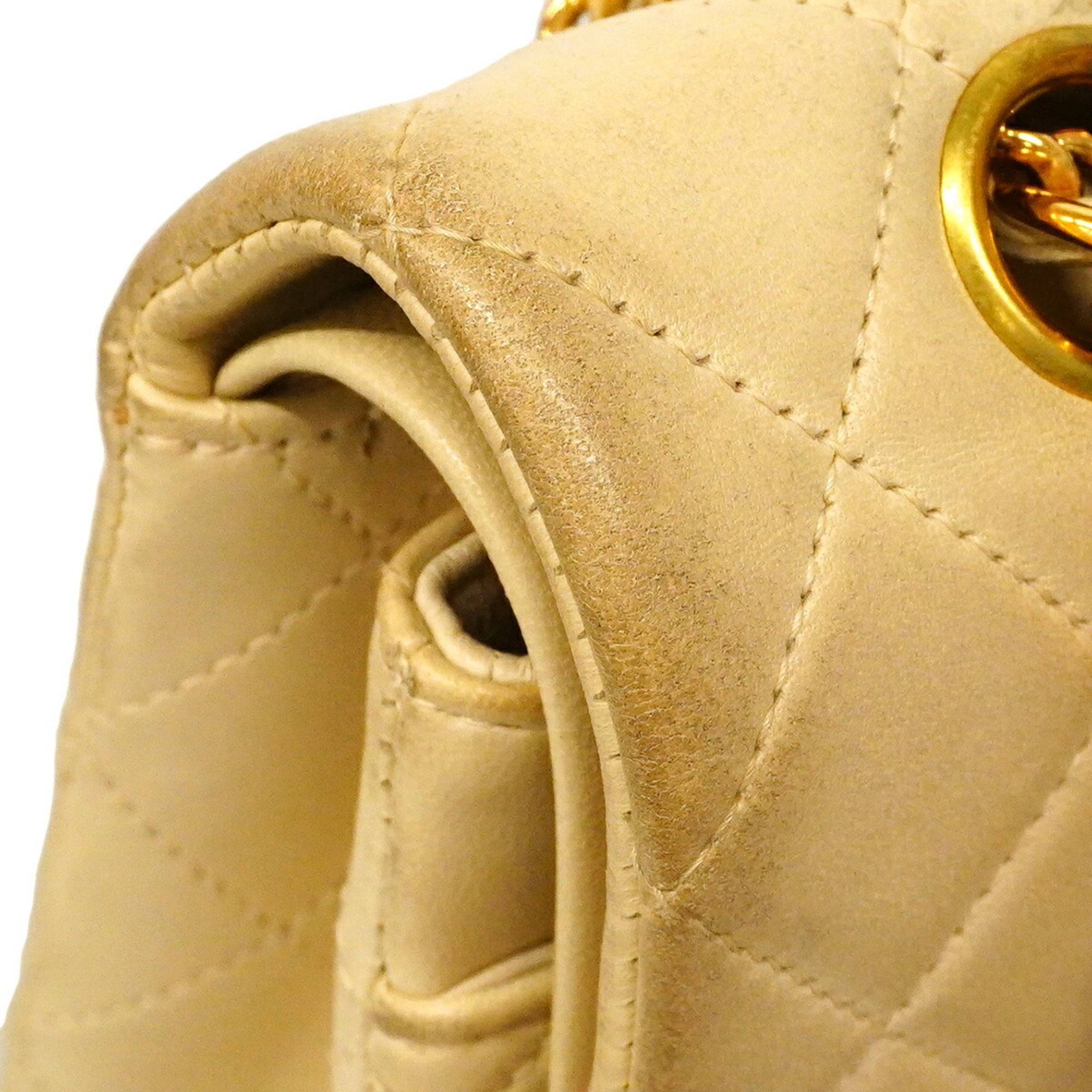 Chanel Beige Leather Shoulder Bag (Pre-Owned)