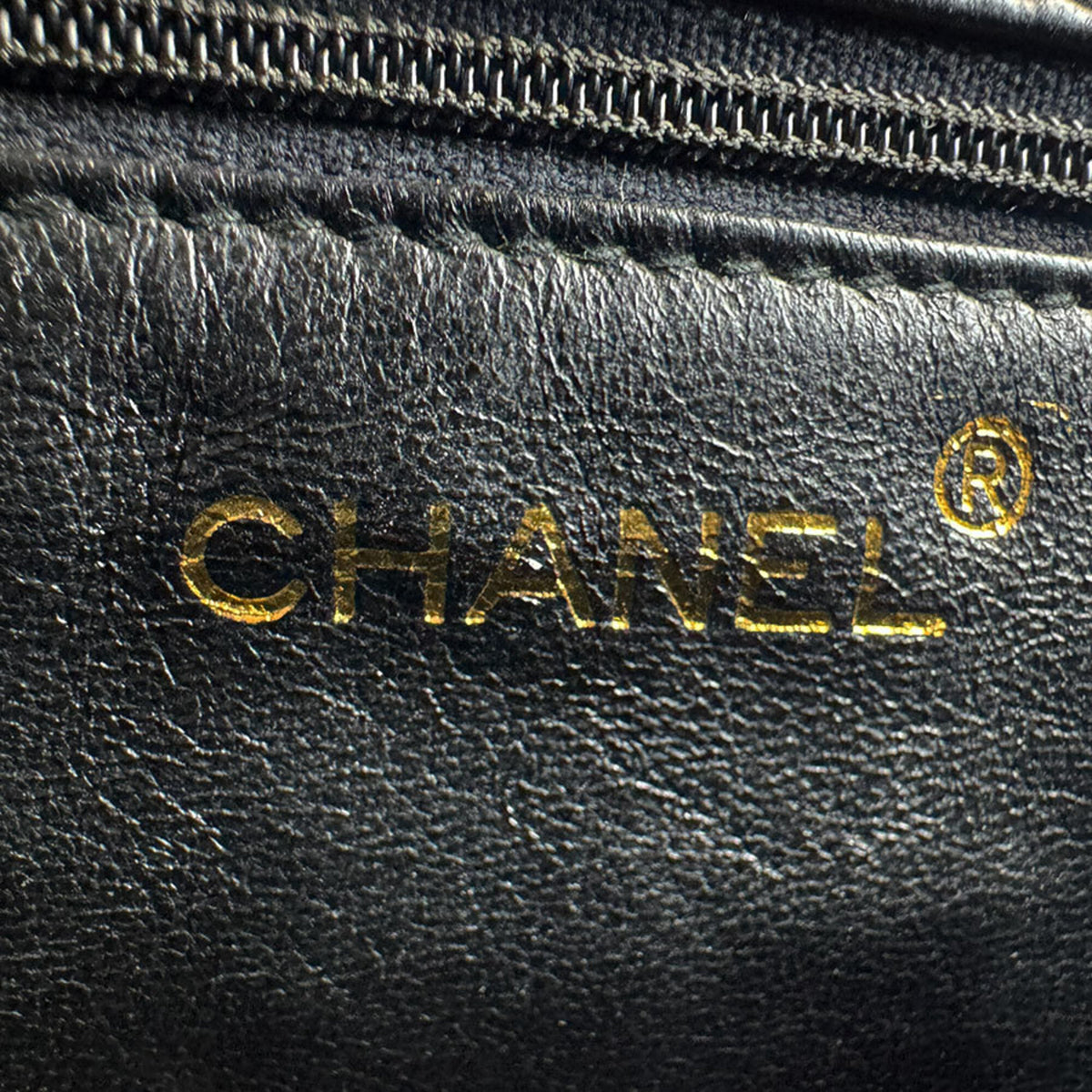 Chanel Black Leather Shoulder Bag (Pre-Owned)