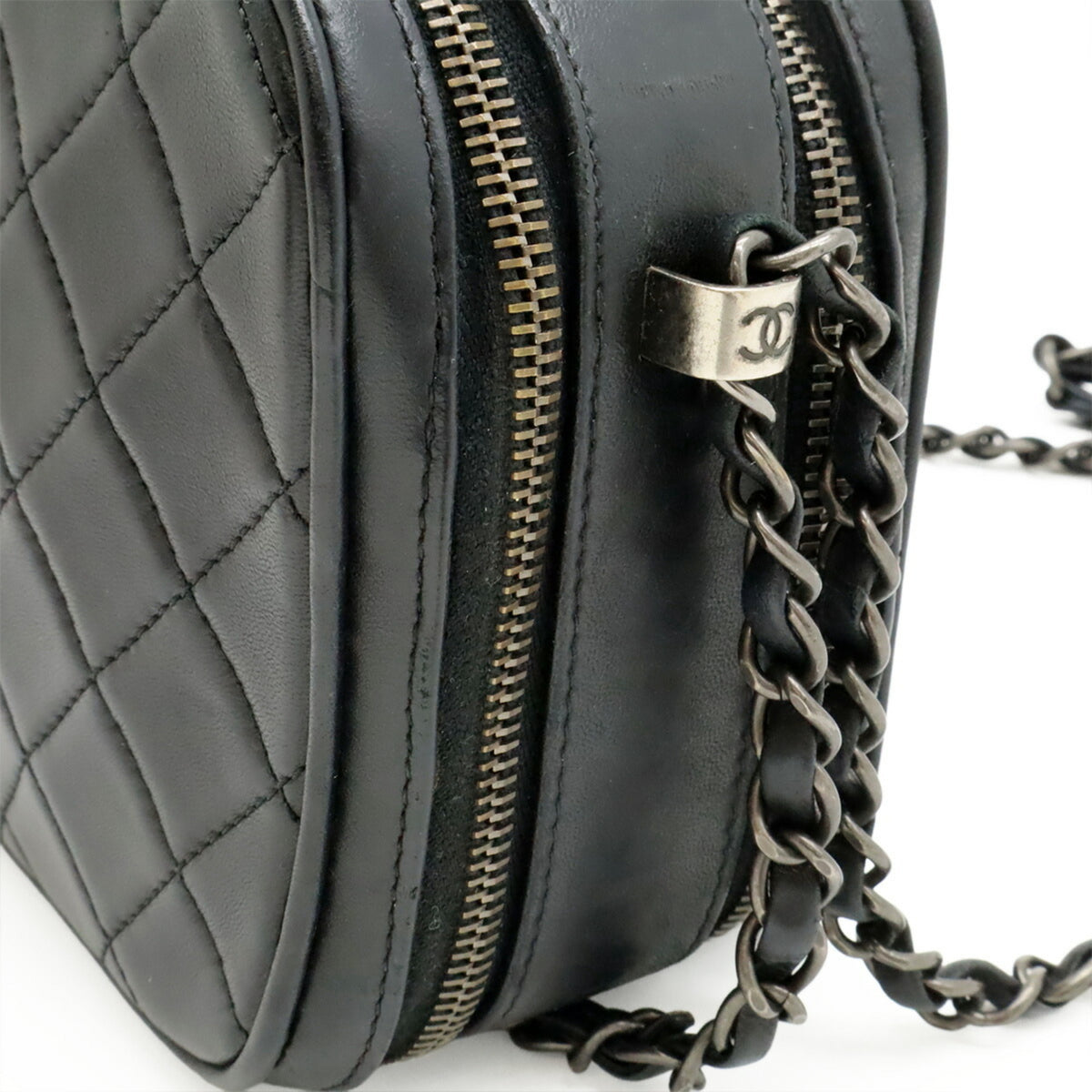 Chanel Black Leather Pochette Shoulder Bag (Pre-Owned)