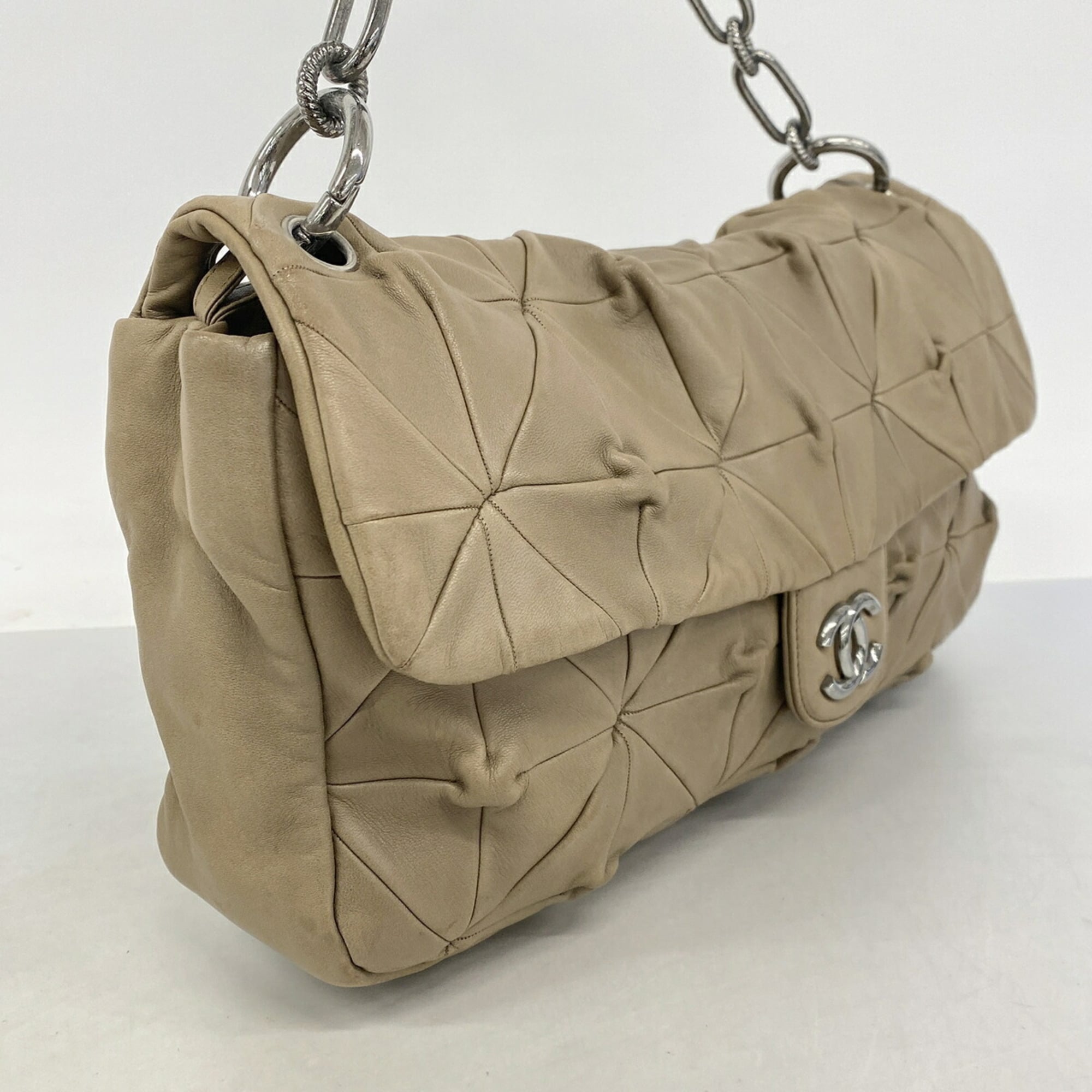 Chanel Brown Leather Shoulder Bag (Pre-Owned)