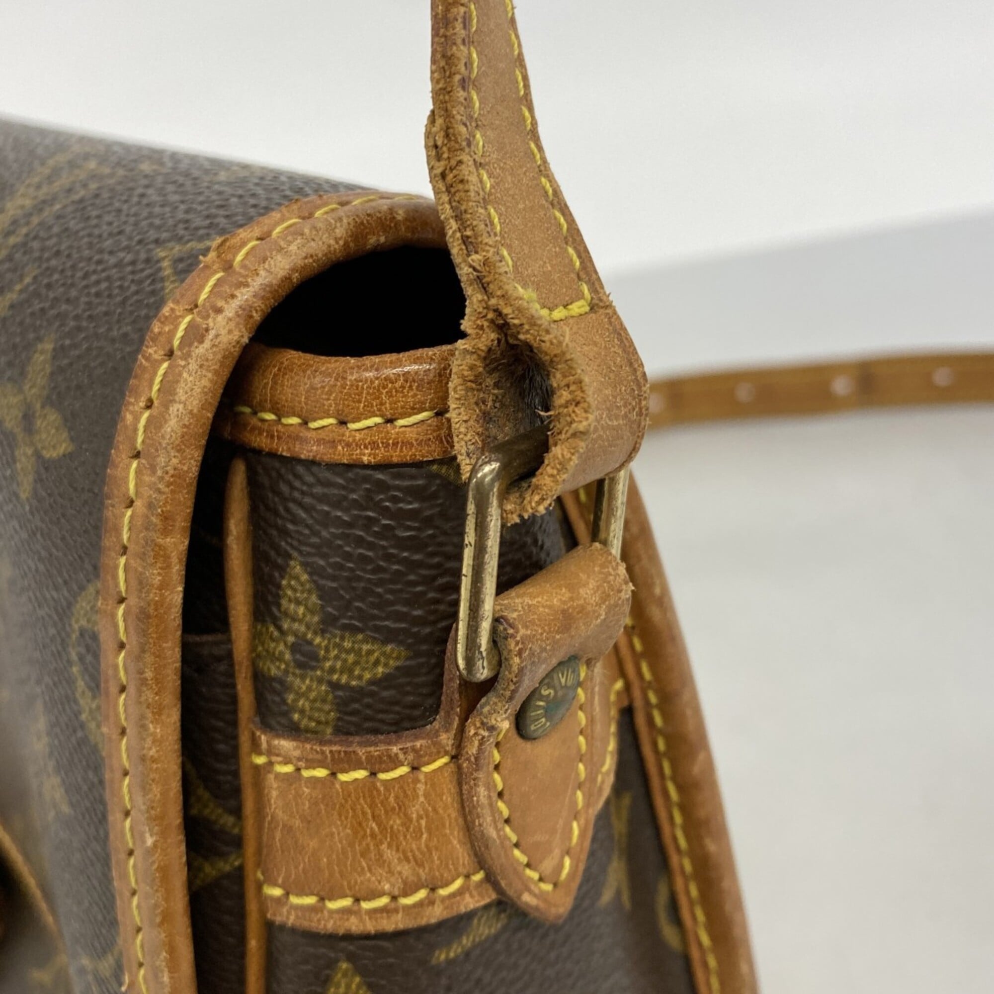 Louis Vuitton Brown Shoulder Bag (Pre-Owned)