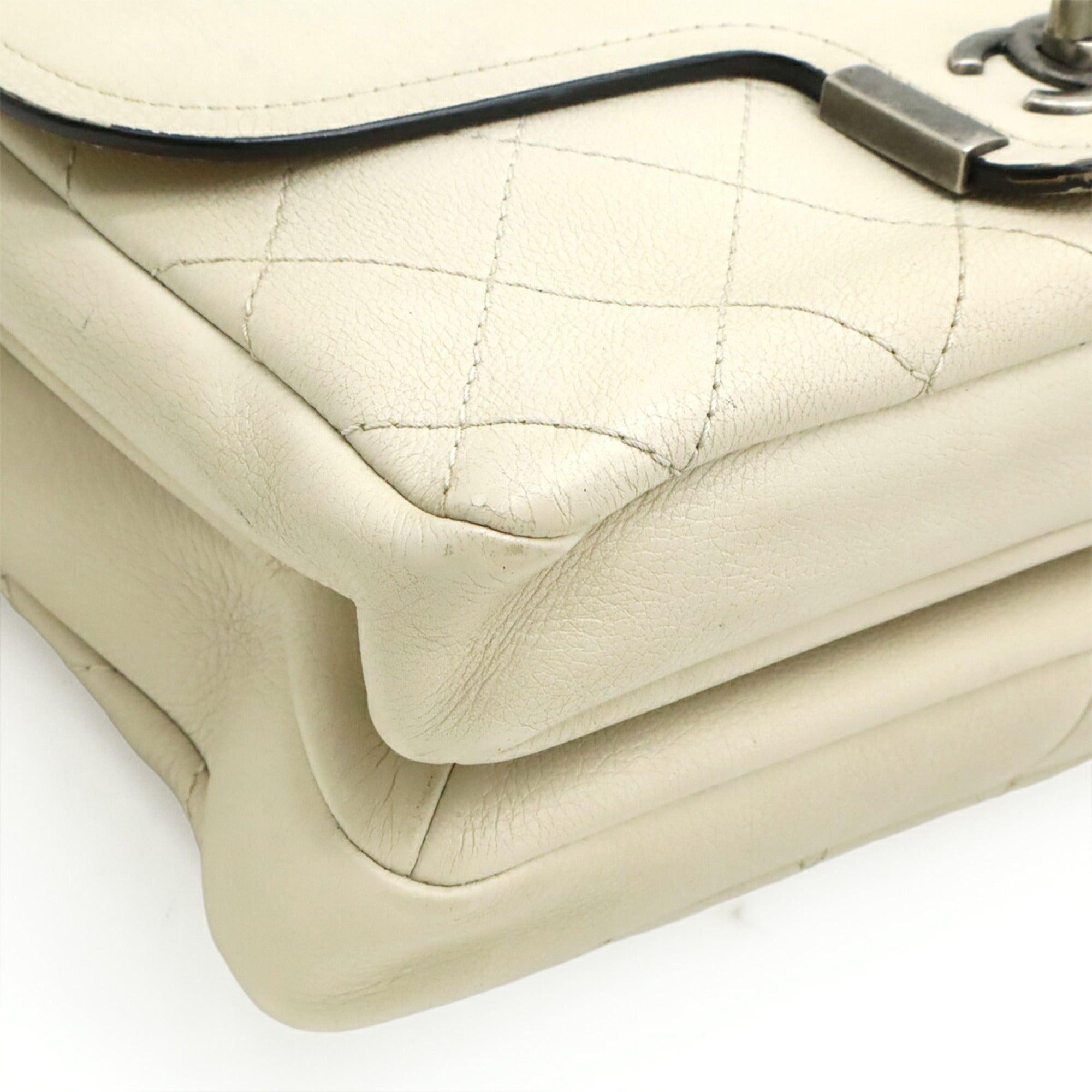 Chanel Ivory Leather Handbag Shoulder Bag (Pre-Owned)