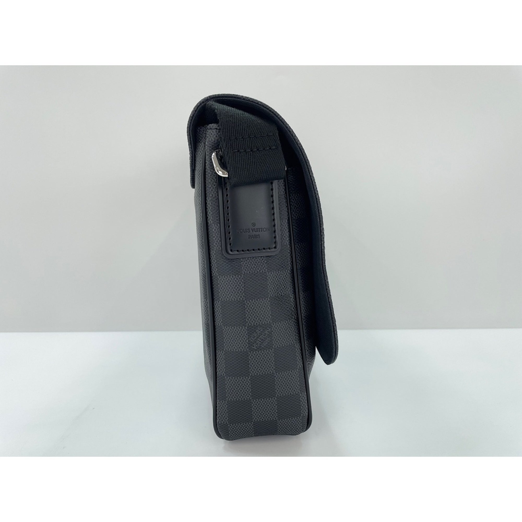 Louis Vuitton Black Shoulder Bag (Pre-Owned)