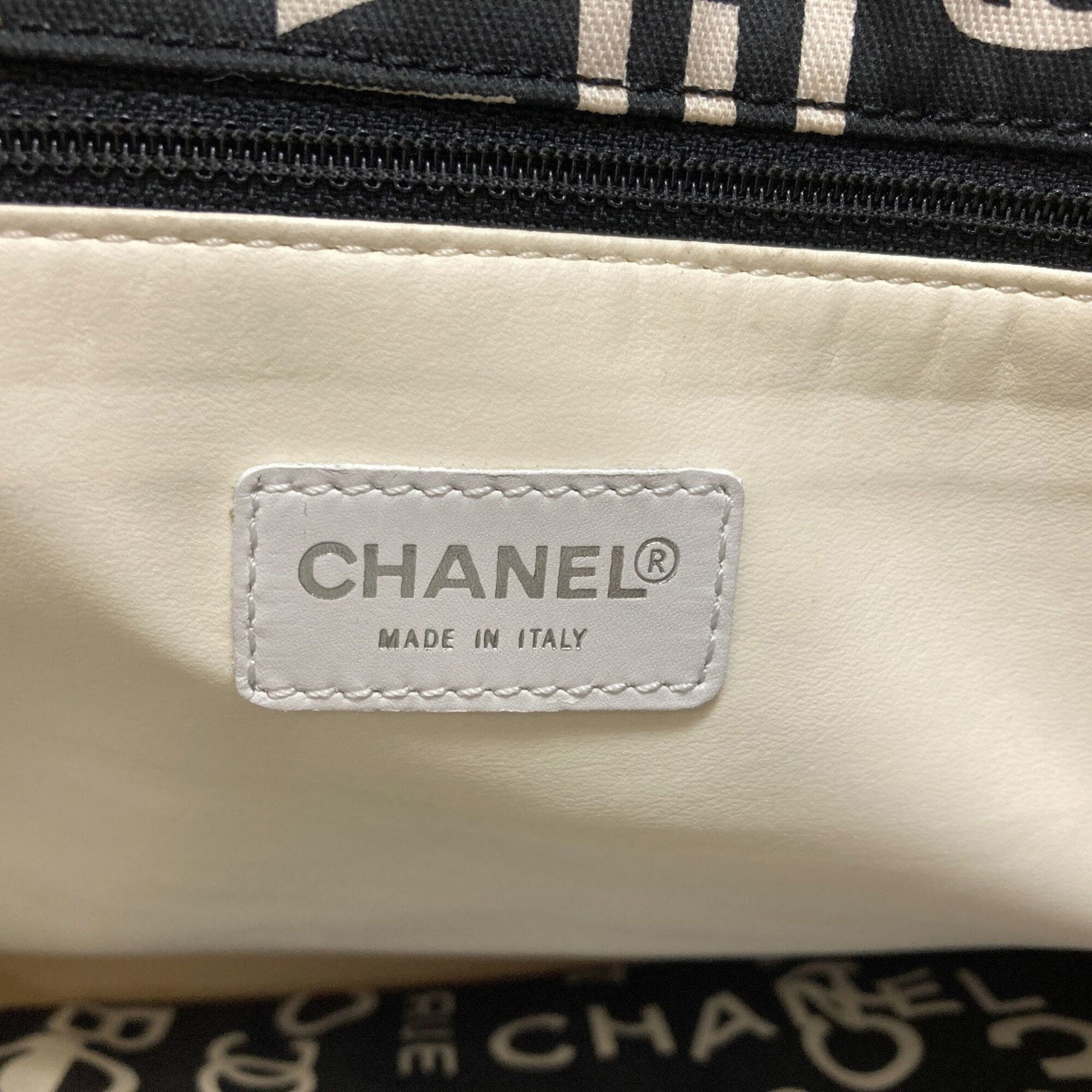Chanel Black White Canvas Pouch Tote Bag (Pre-Owned)
