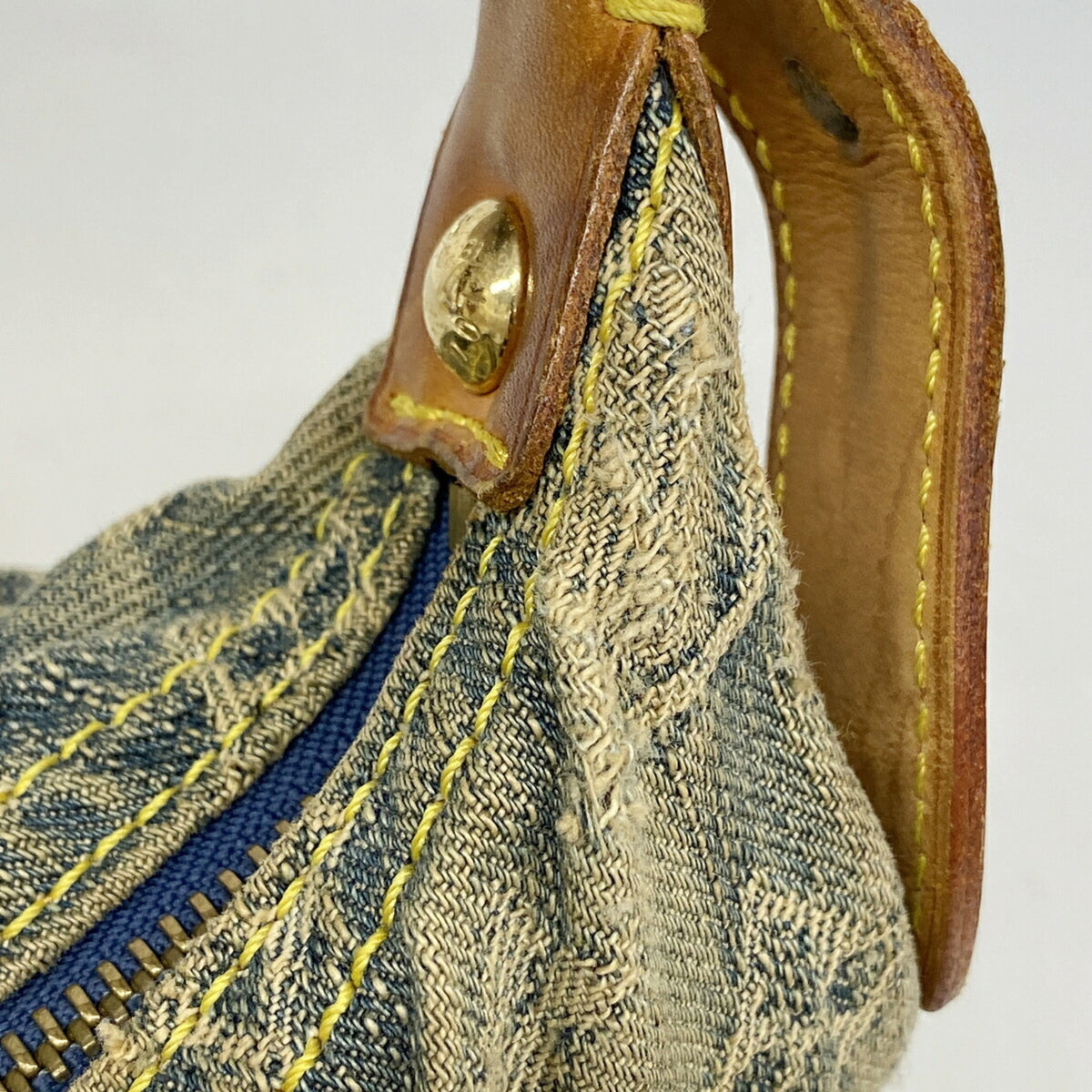 Louis Vuitton Blue Shoulder Bag (Pre-Owned)