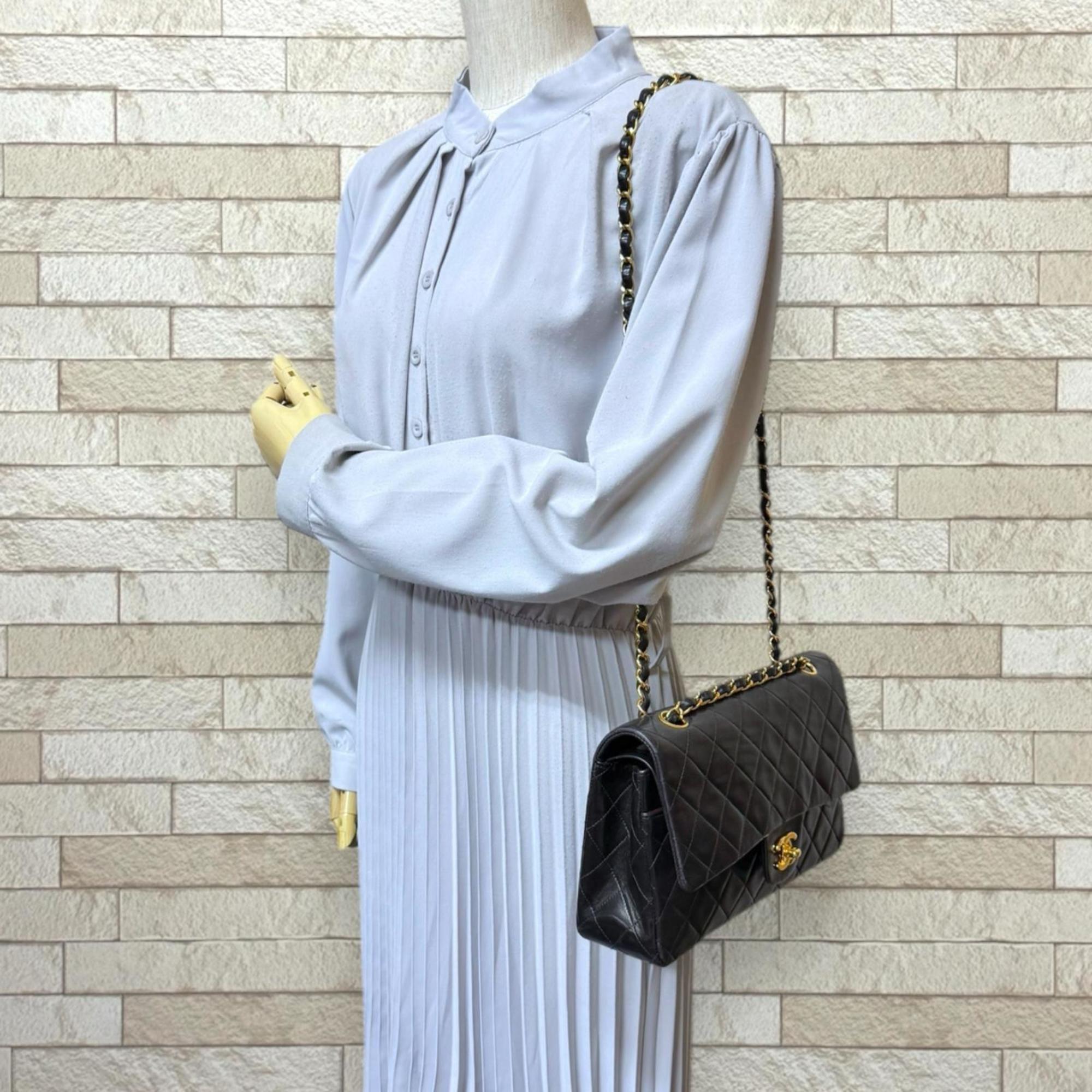 Chanel Matelasse Black Leather Shoulder Bag (Pre-Owned)