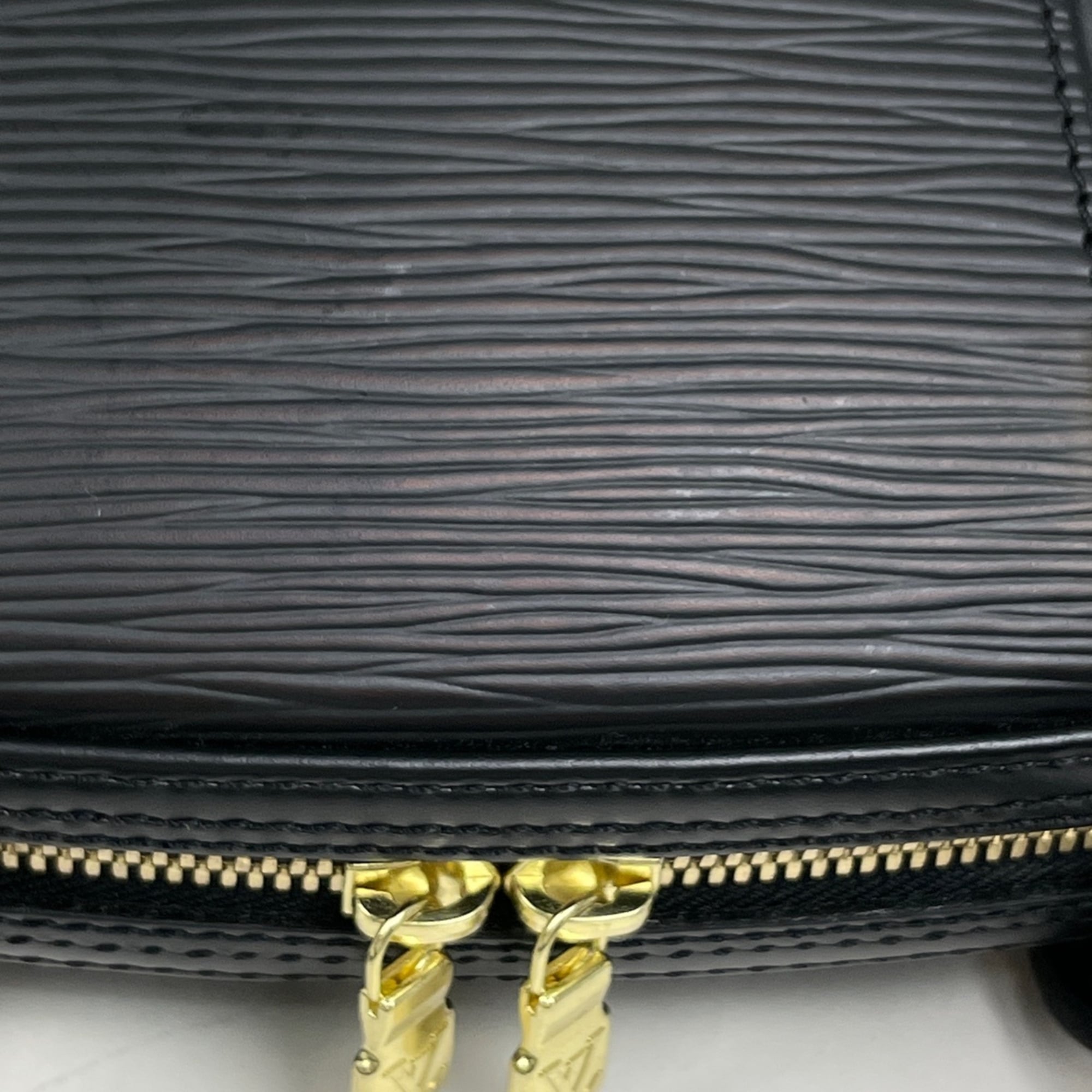 Louis Vuitton Epi Black Noir Epi Leather Handbag (Pre-Owned)
