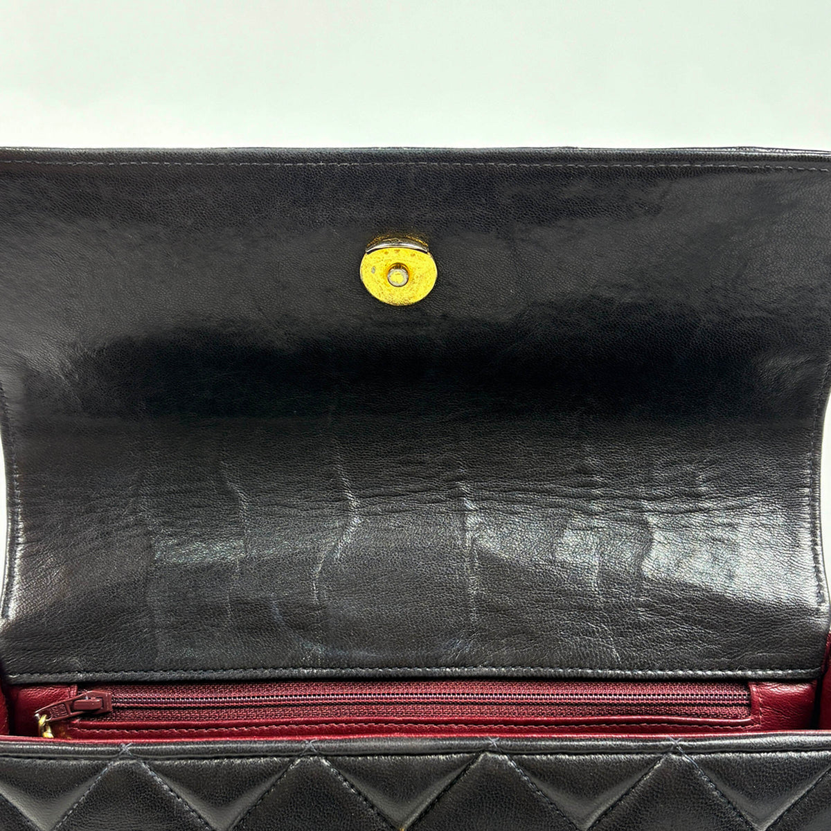 Chanel Matelasse Black Leather Shoulder Bag (Pre-Owned)