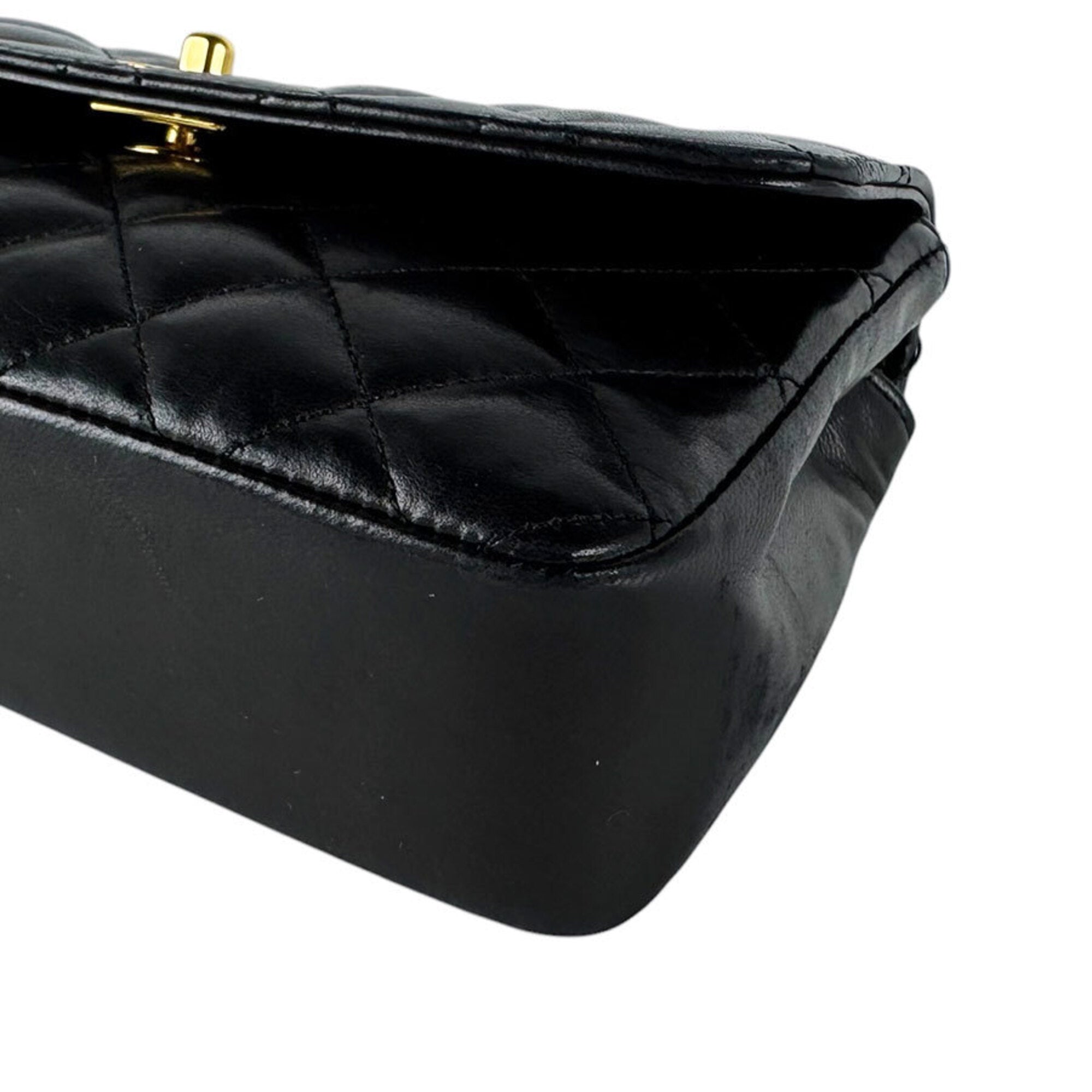Chanel Black Leather Shoulder Bag (Pre-Owned)