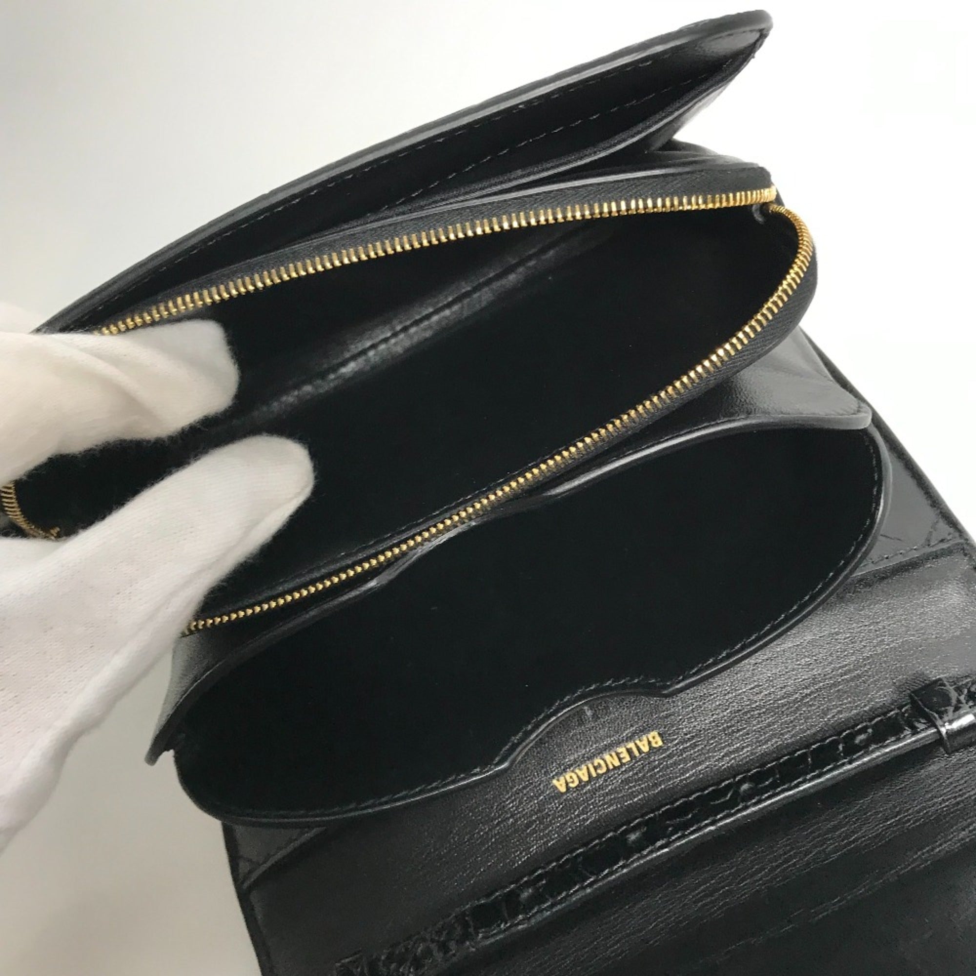 Balenciaga Black Leather Shoulder Bag (Pre-Owned)