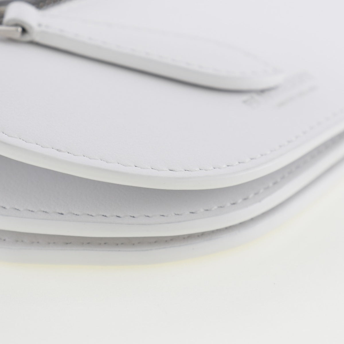 Burberry White Leather Shoulder Bag (Pre-Owned)