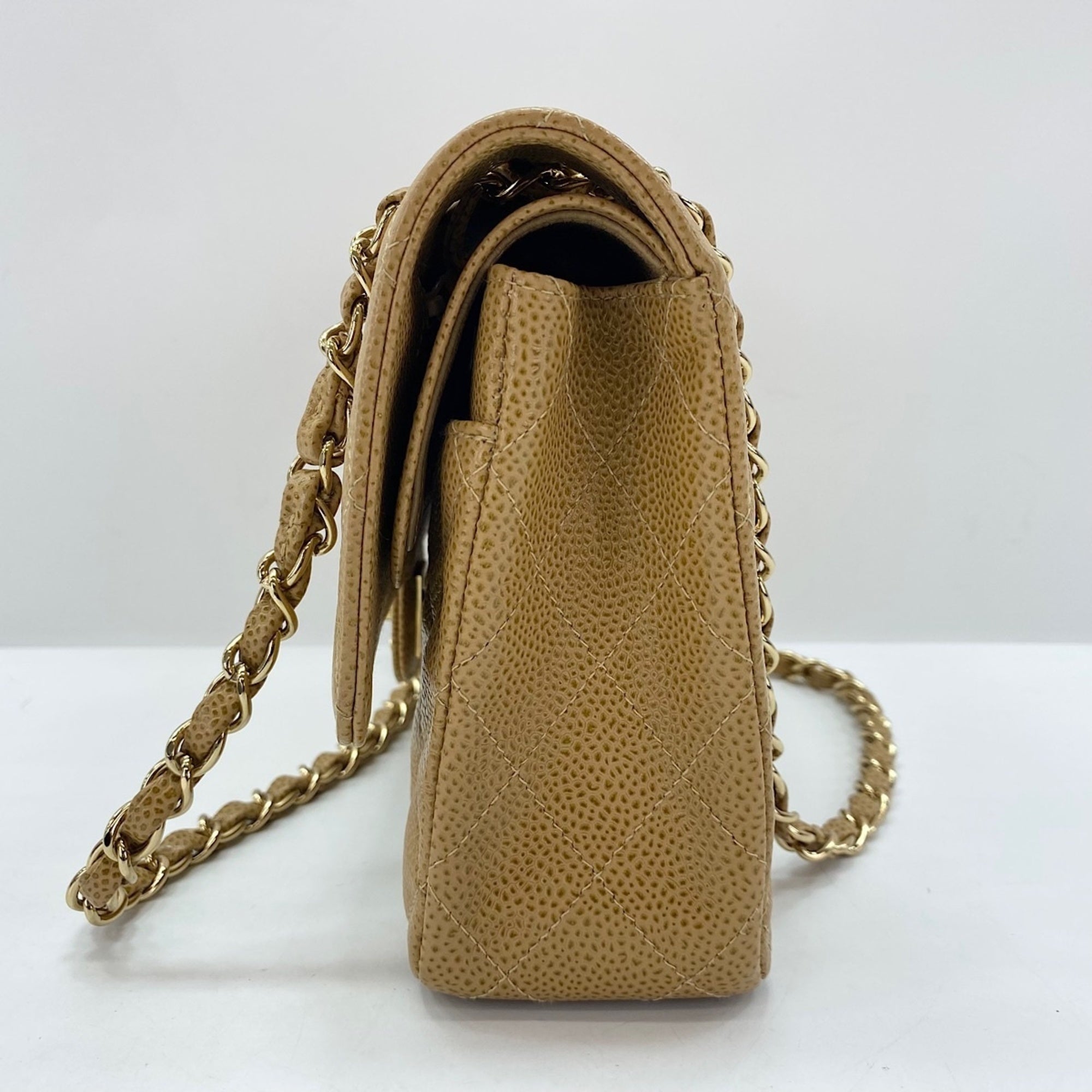 Chanel Beige Shoulder Bag (Pre-Owned)