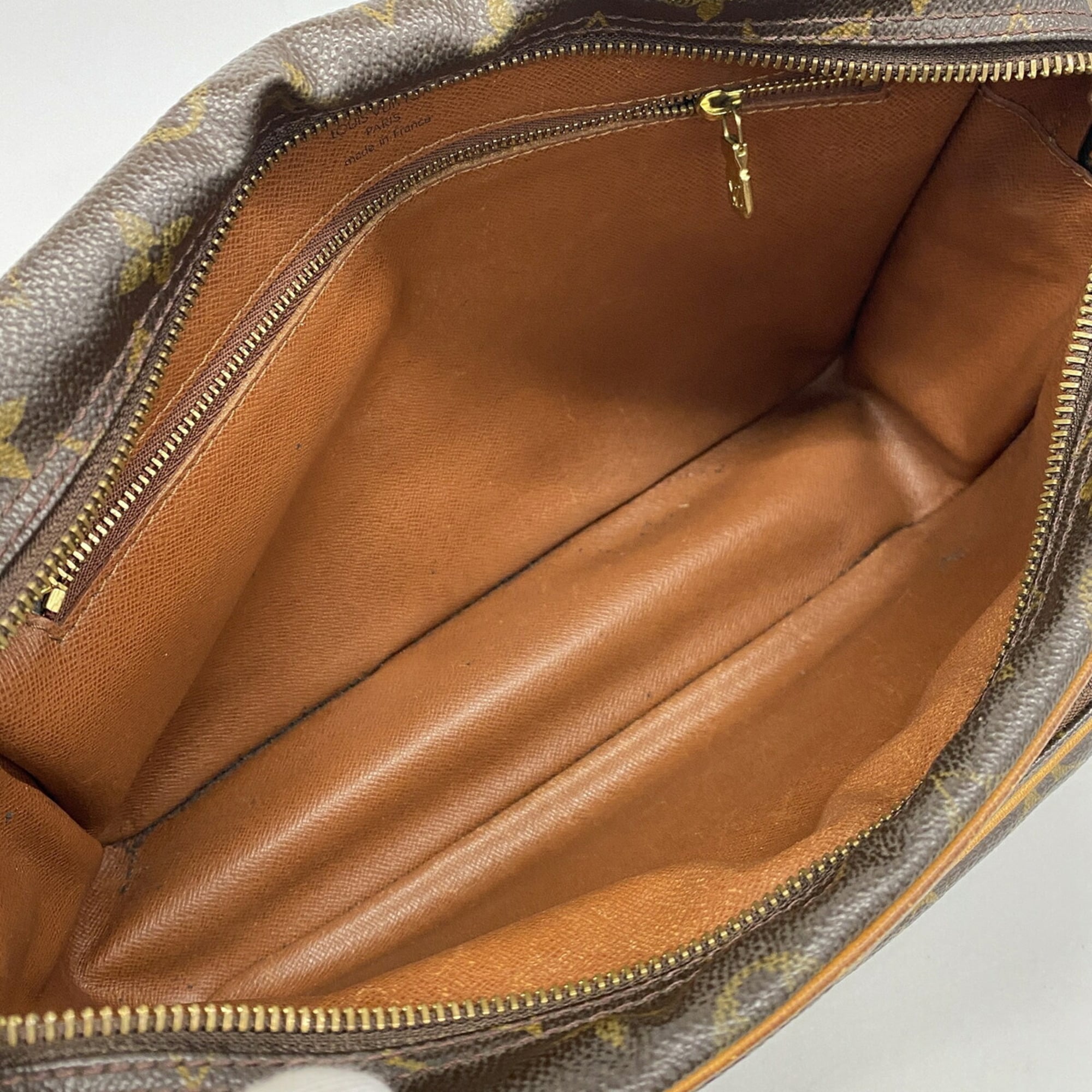 Louis Vuitton Brown Shoulder Bag (Pre-Owned)
