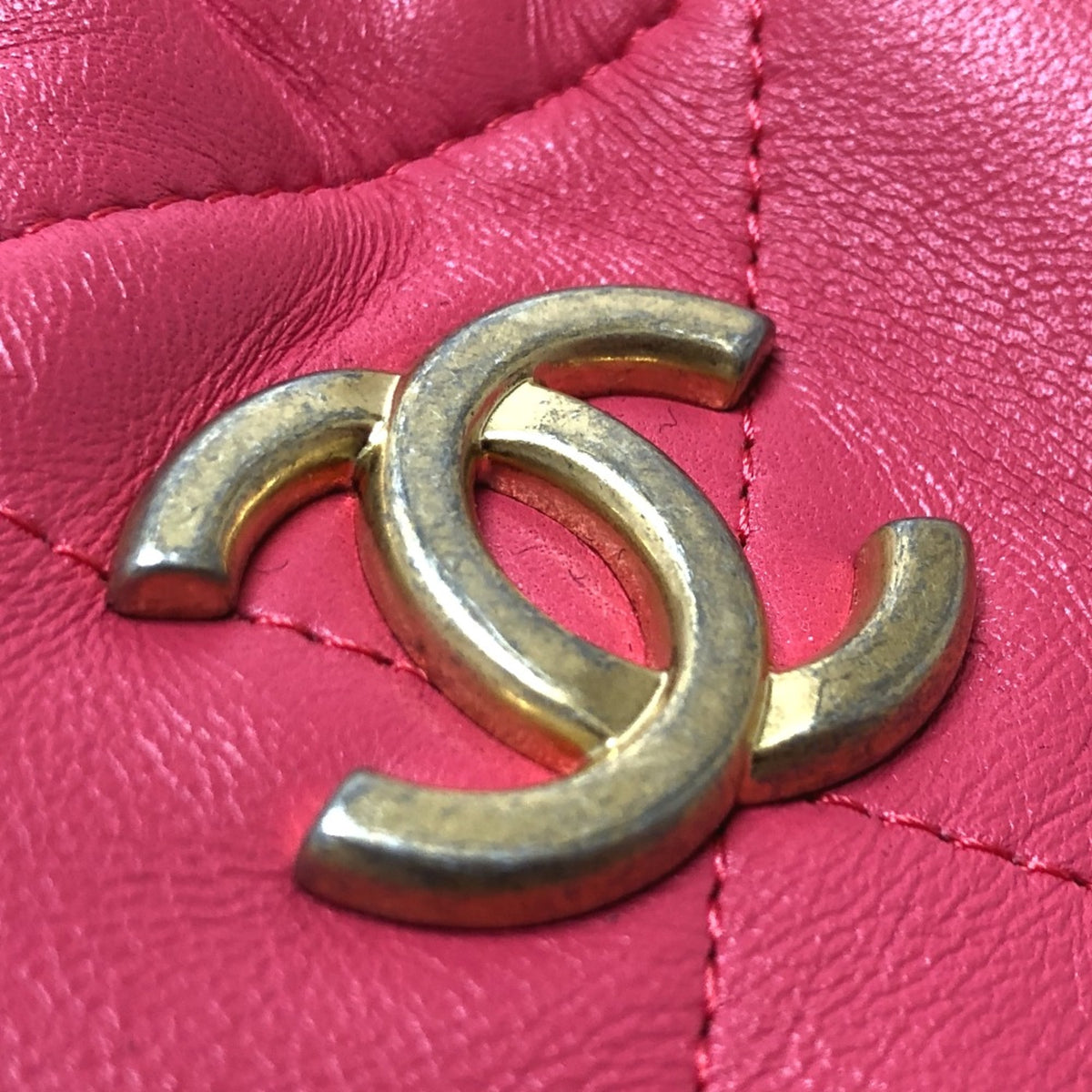 Chanel Pink Leather Handbag (Pre-Owned)