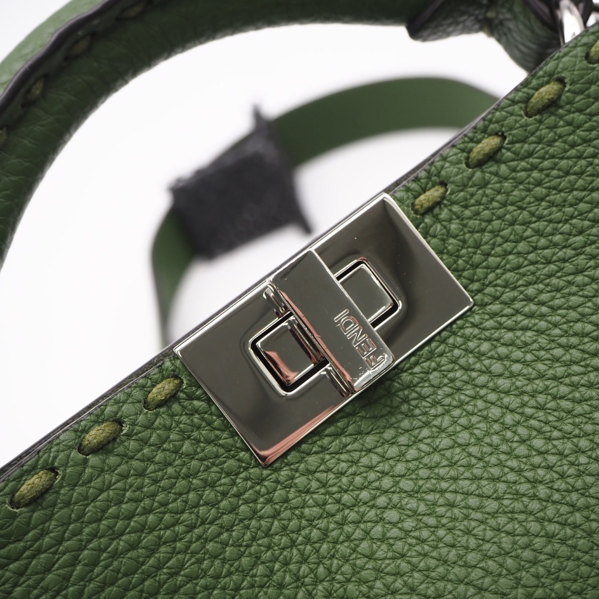 Fendi Selleria Green Leather Handbag (Pre-Owned)