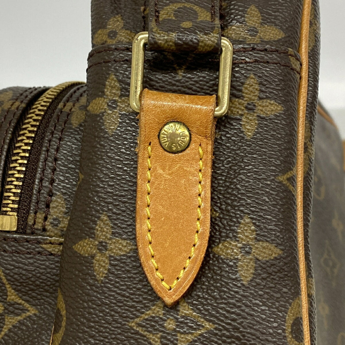 Louis Vuitton Brown Shoulder Bag (Pre-Owned)