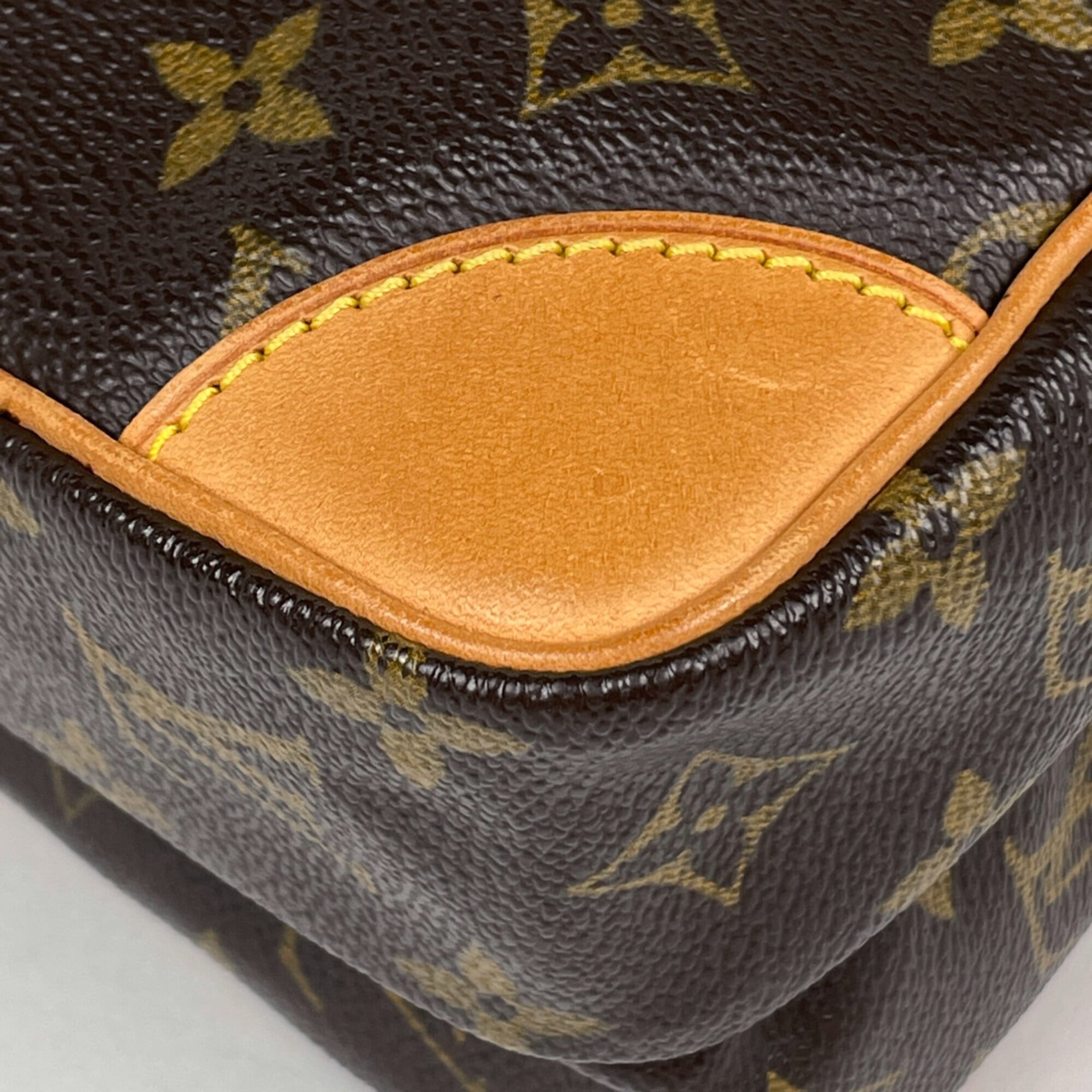 Louis Vuitton Brown Monogram Shoulder Bag (Pre-Owned)