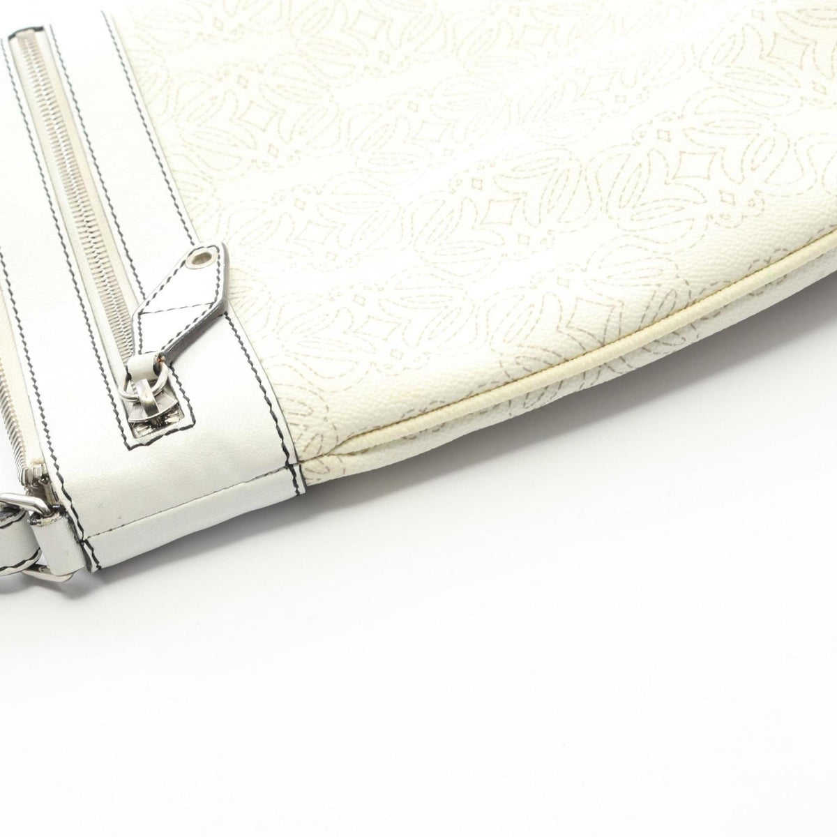Loewe White Coated Canvas Leather Shoulder Bag (Pre-Owned)
