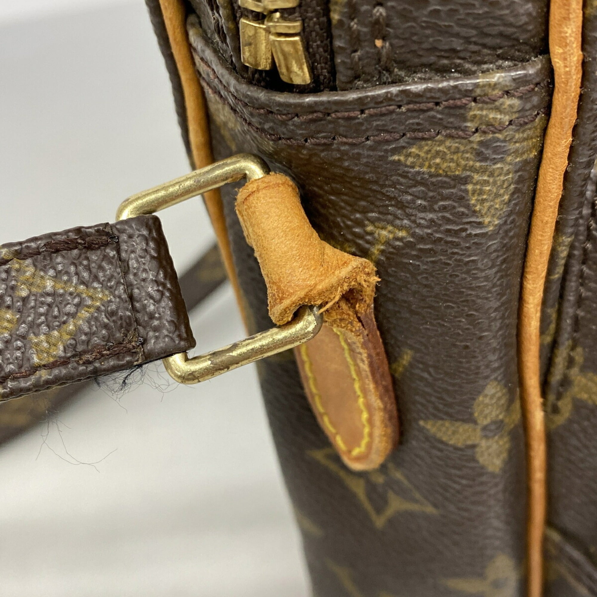 Louis Vuitton Brown Shoulder Bag (Pre-Owned)