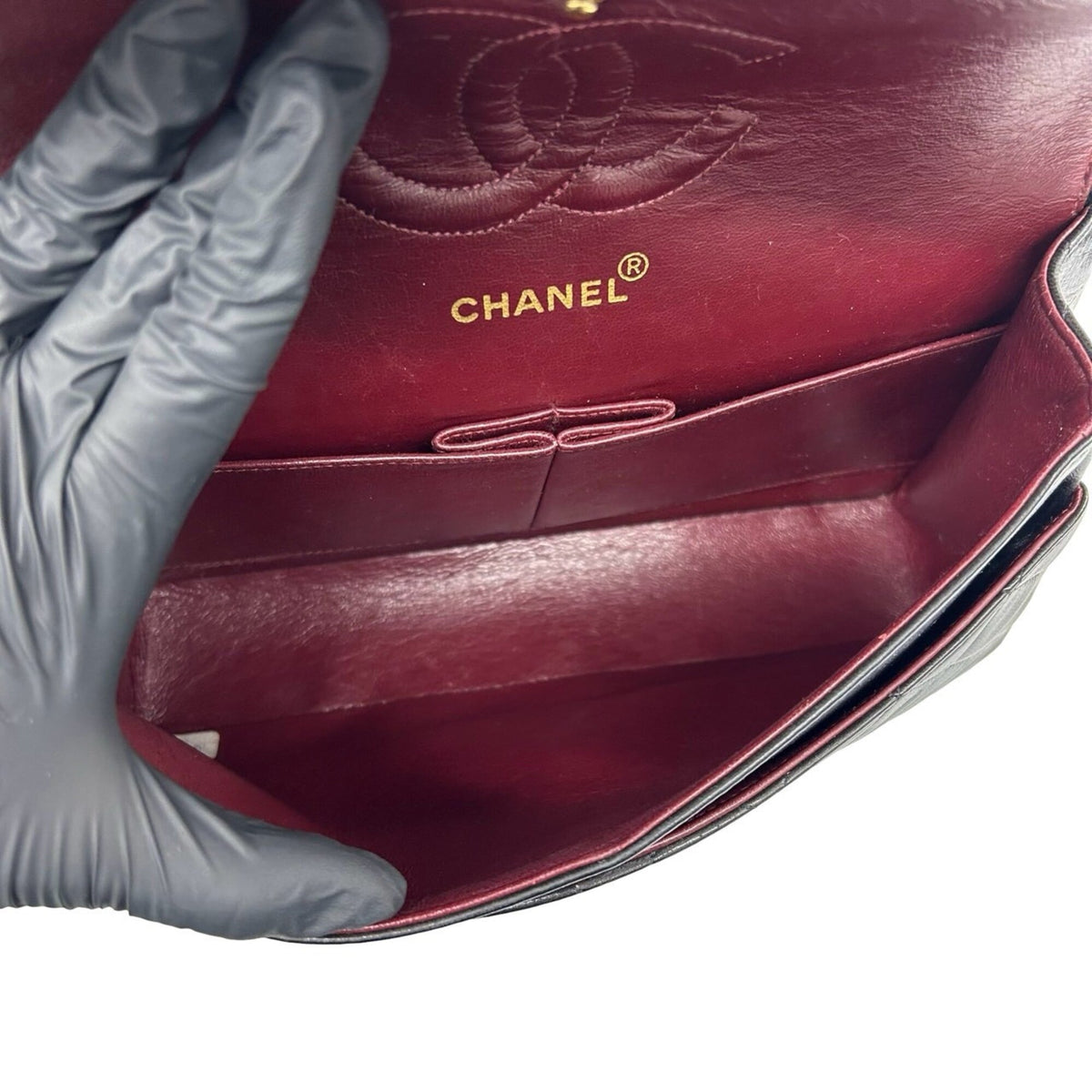 Chanel Black Leather Shoulder Bag (Pre-Owned)
