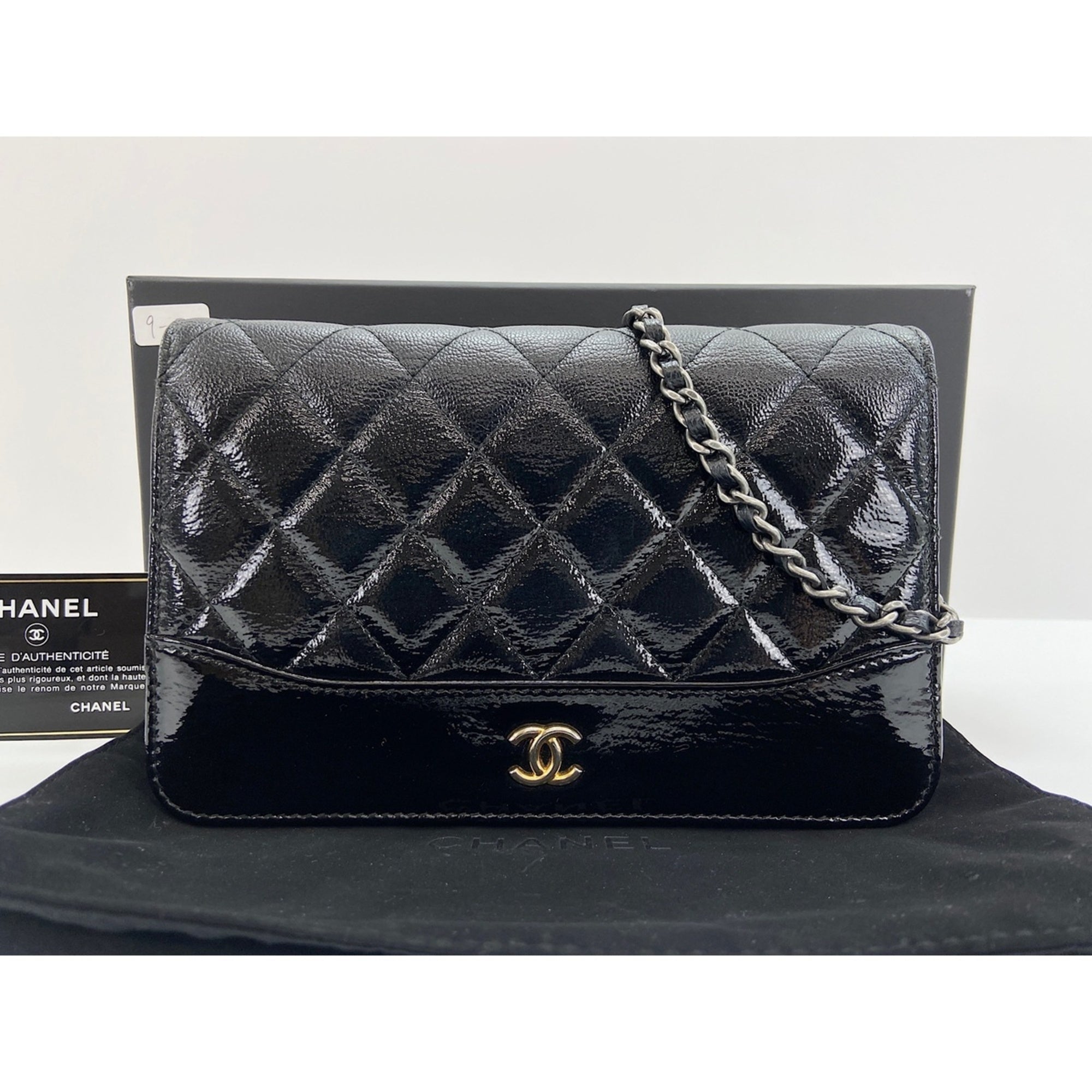 Chanel Black Shoulder Bag (Pre-Owned)