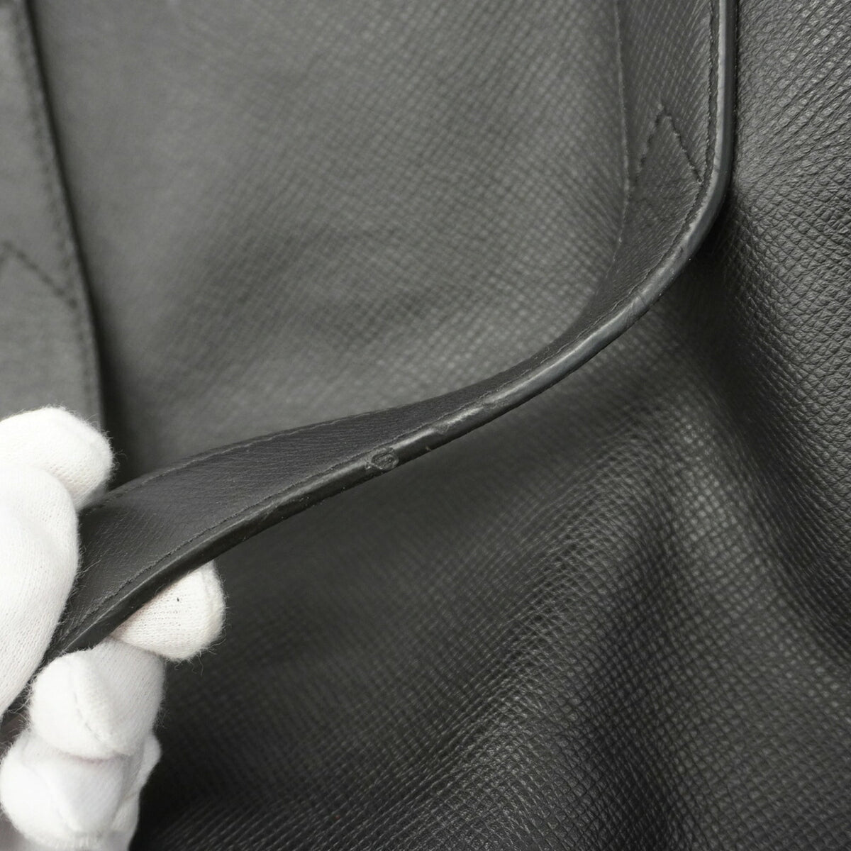 Louis Vuitton Noir Tote Bag (Pre-Owned)