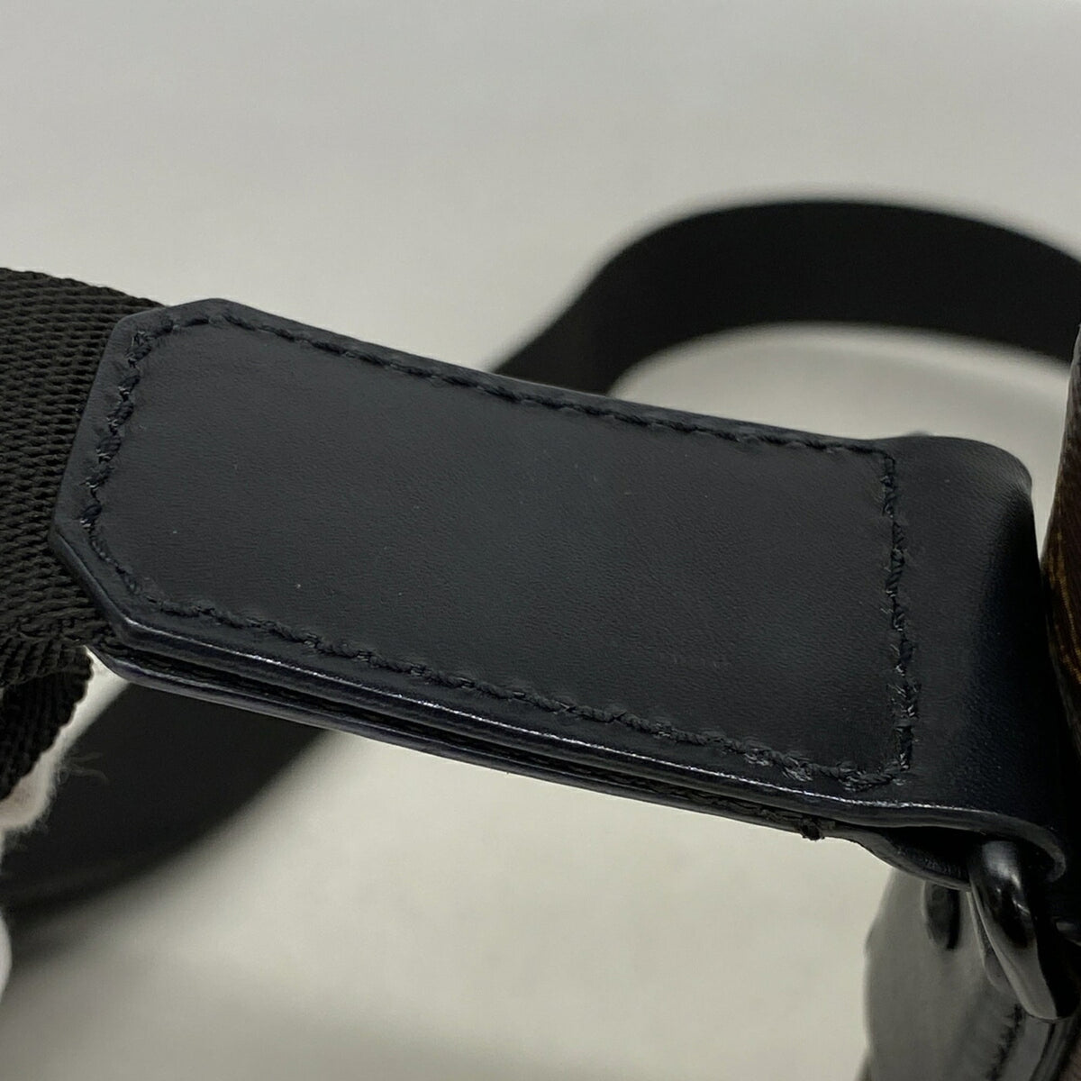 Louis Vuitton Brown Shoulder Bag (Pre-Owned)