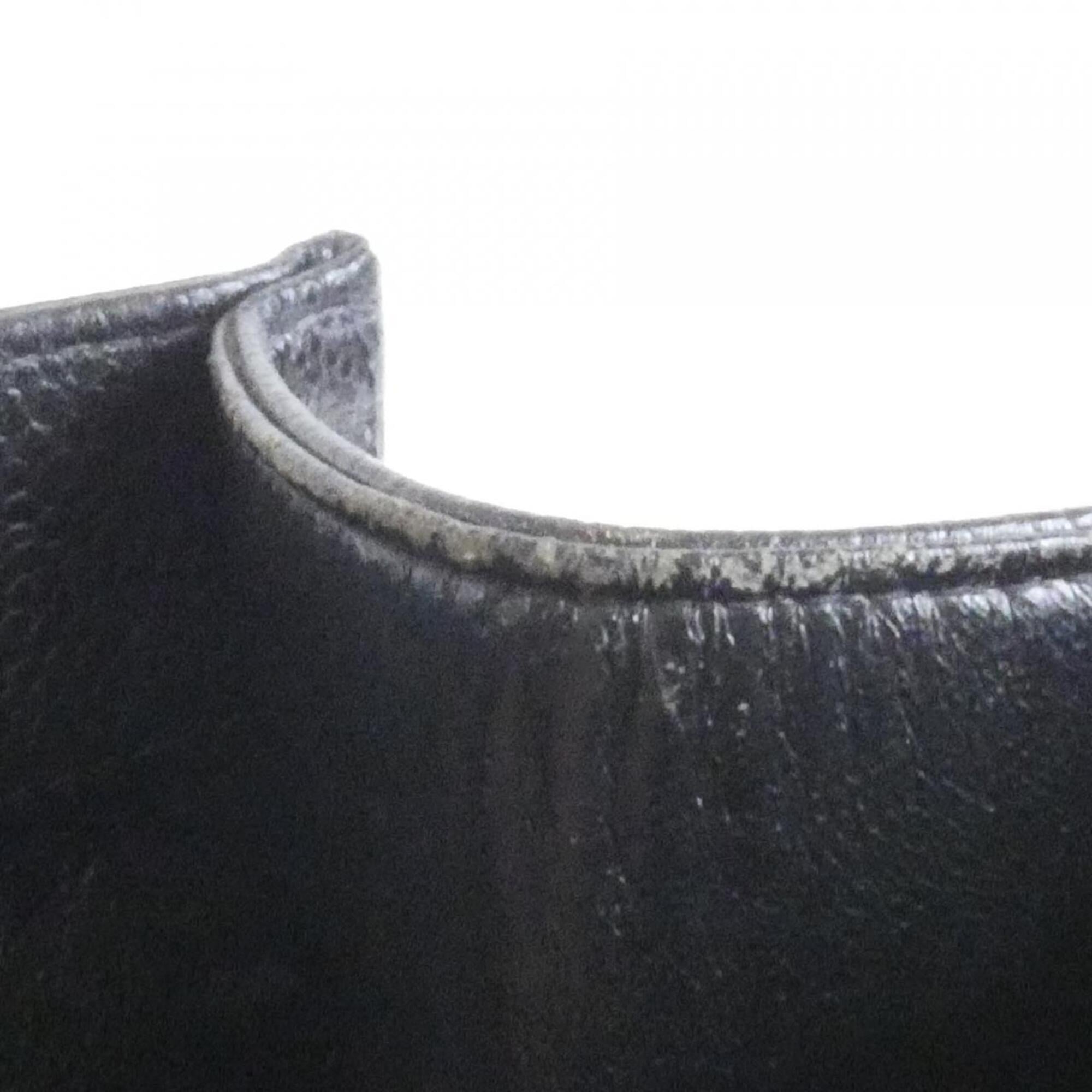 Chanel Black Grained Calfskin Handbag (Pre-Owned)
