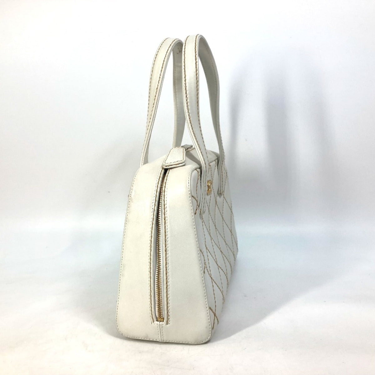 Chanel White Leather Handbag (Pre-Owned)