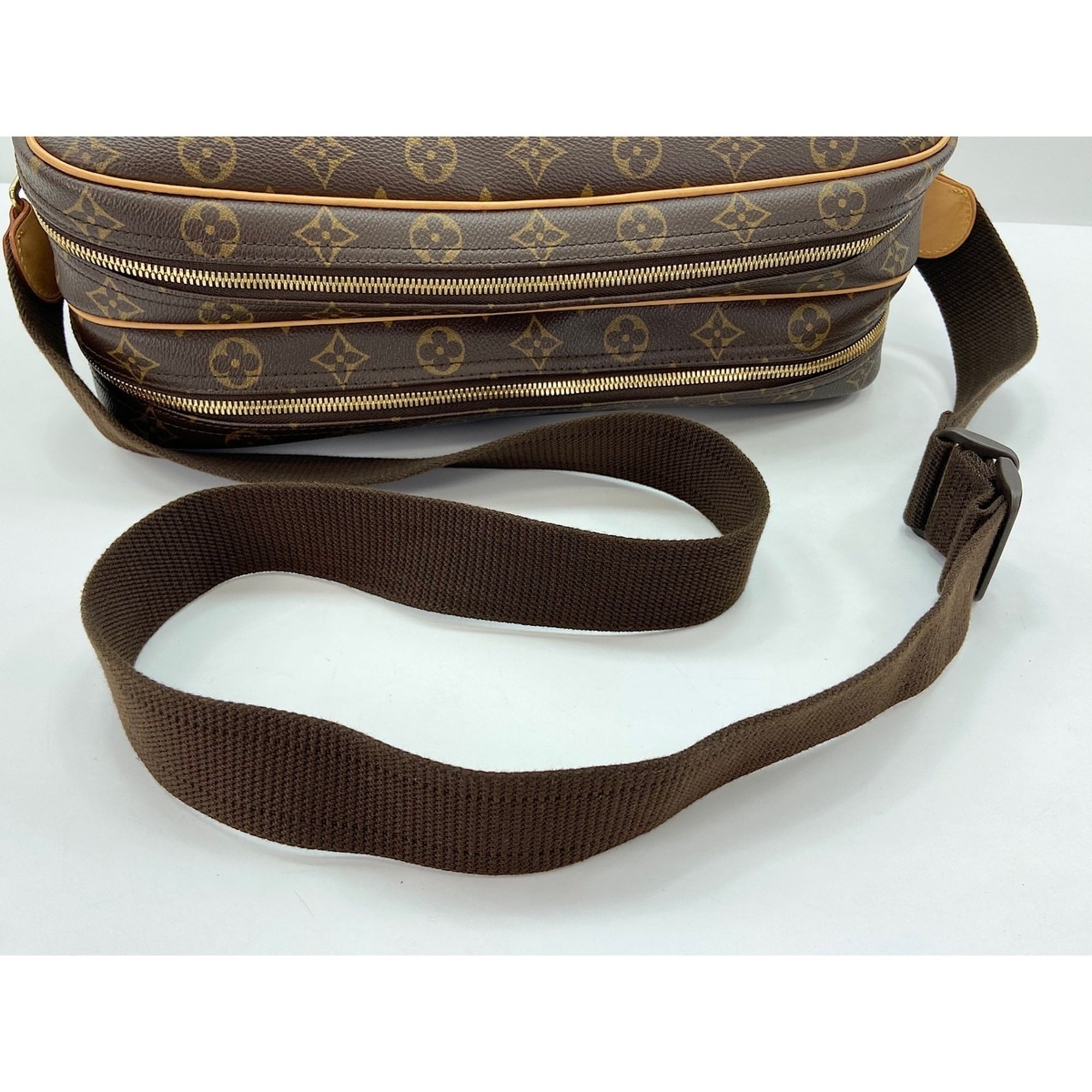 Louis Vuitton Brown Shoulder Bag (Pre-Owned)