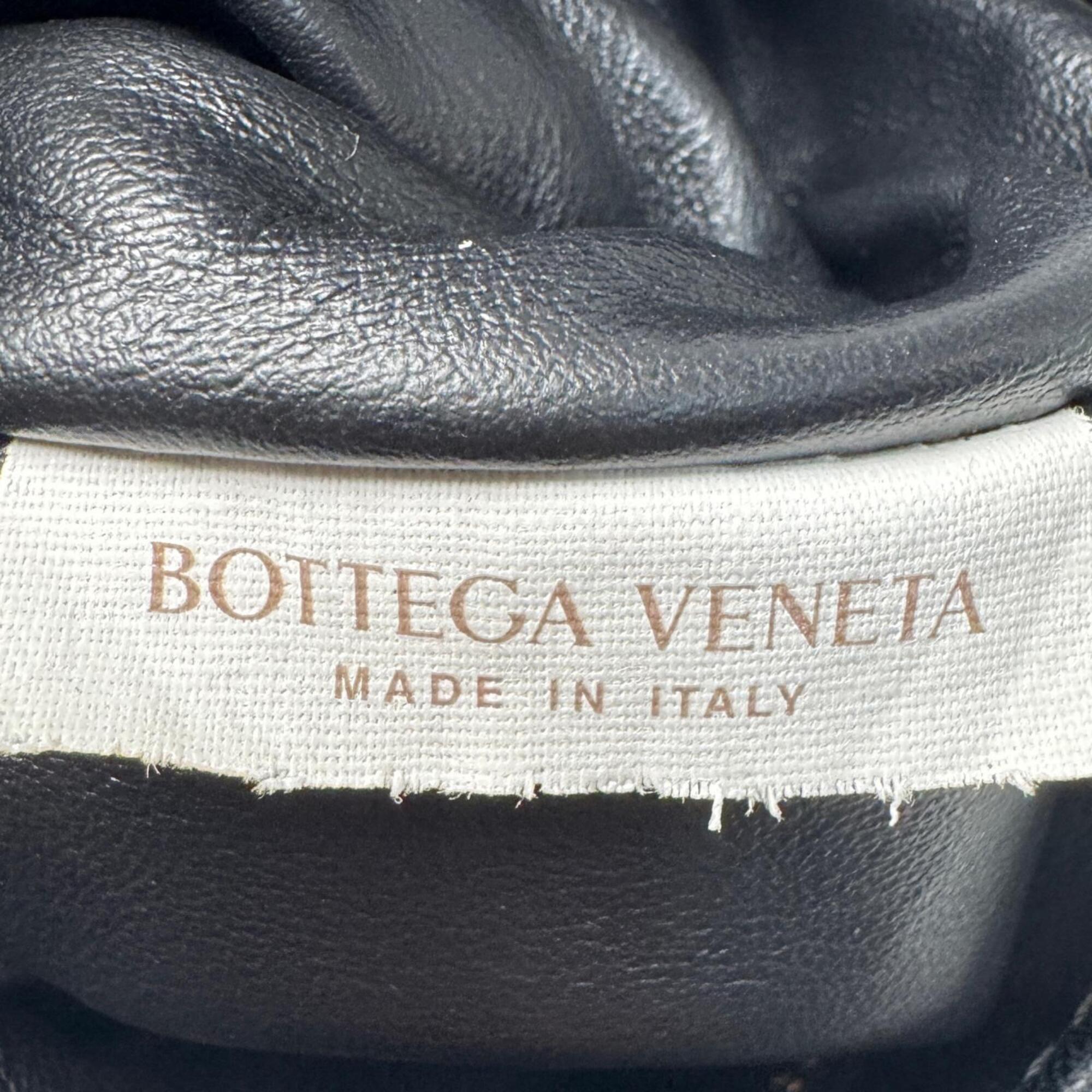 Bottega Veneta Black Leather Handbag (Pre-Owned)