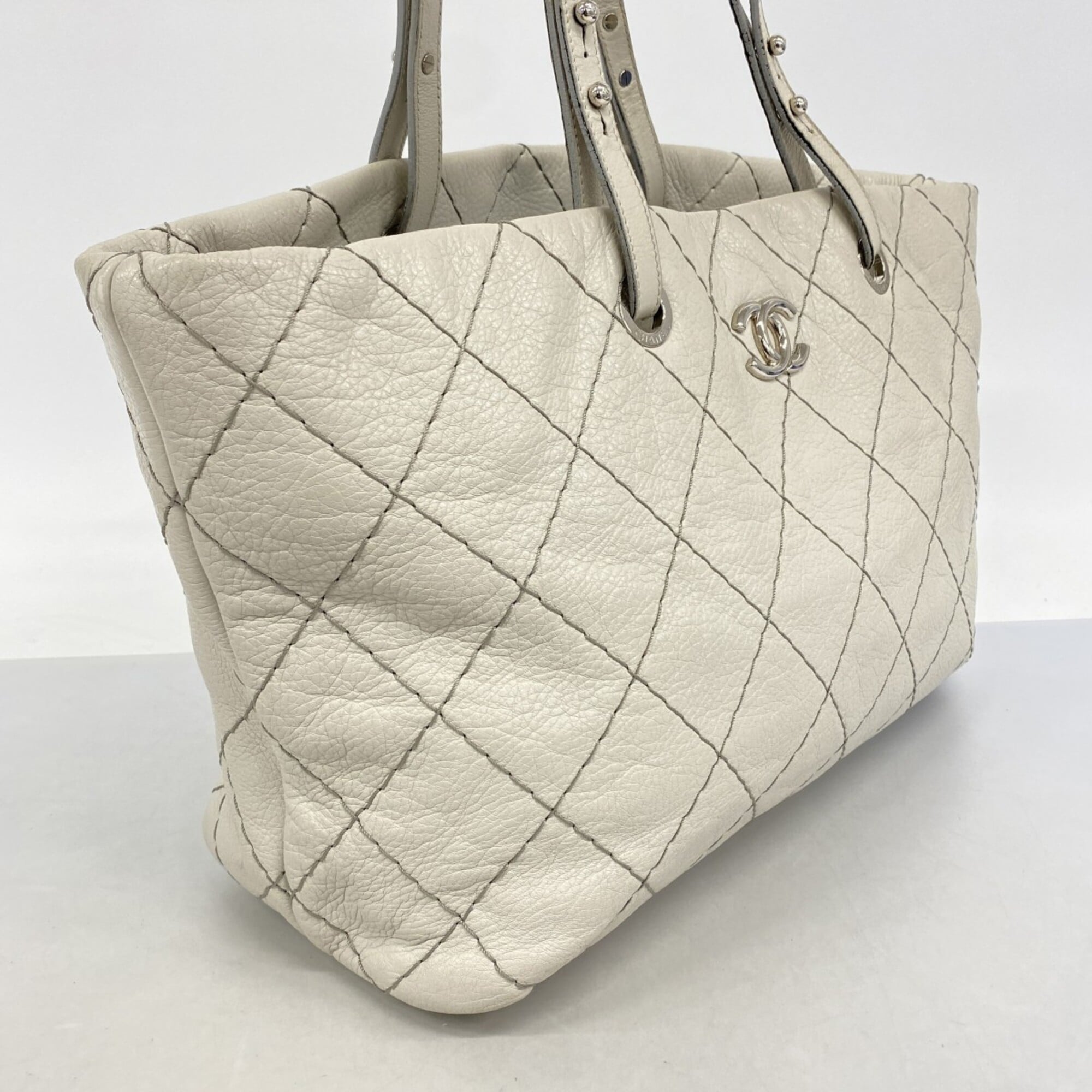 Chanel Gray Leather Tote Bag (Pre-Owned)