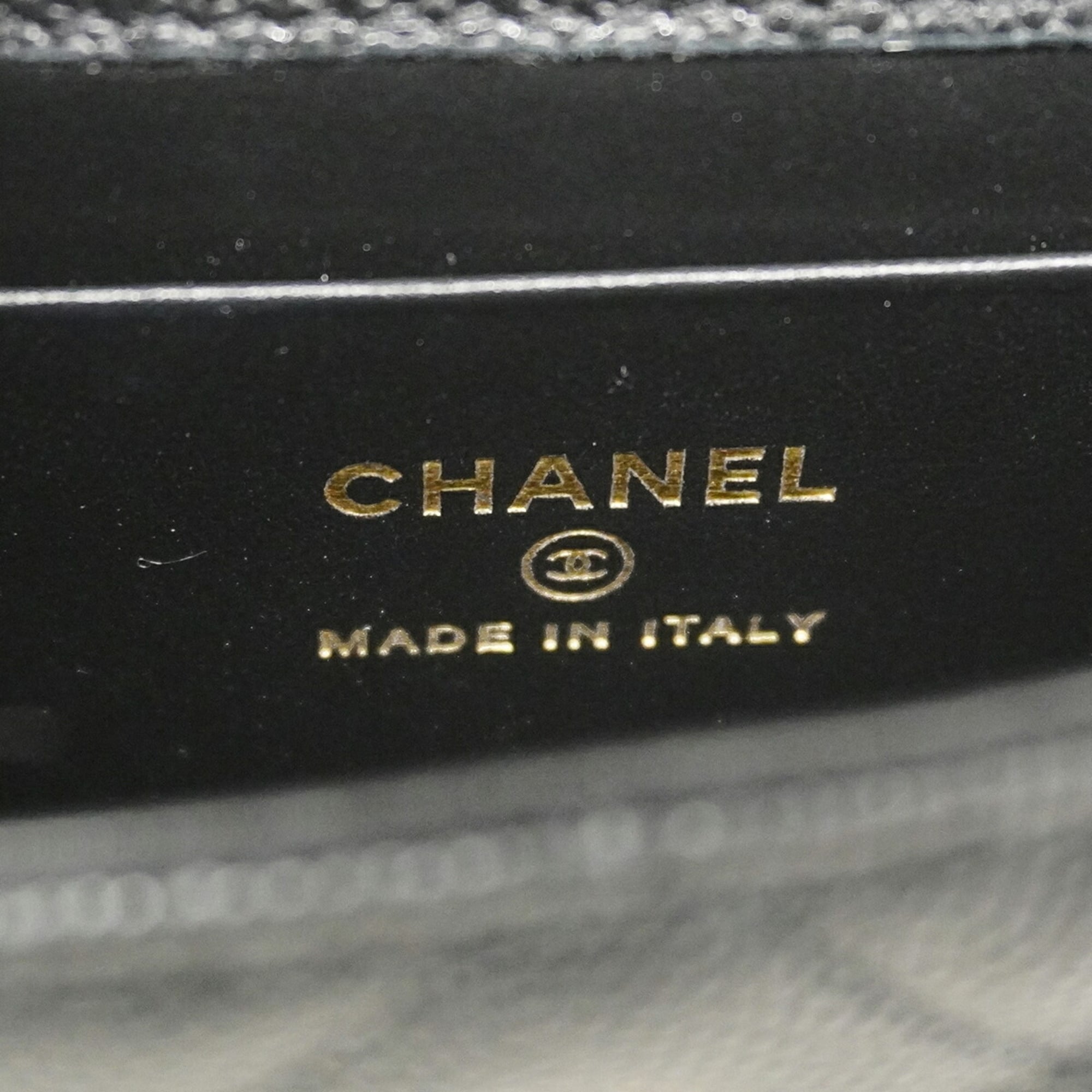 Chanel Black Grained Calfskin Handbag (Pre-Owned)
