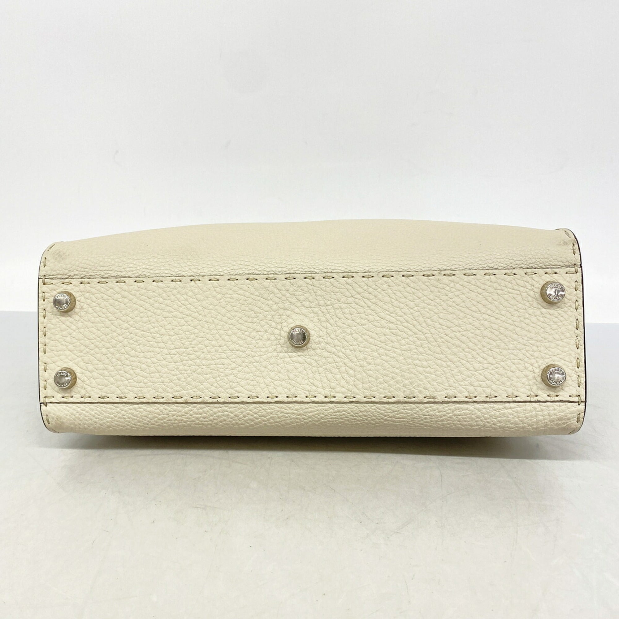 Fendi Beige Leather Handbag (Pre-Owned)
